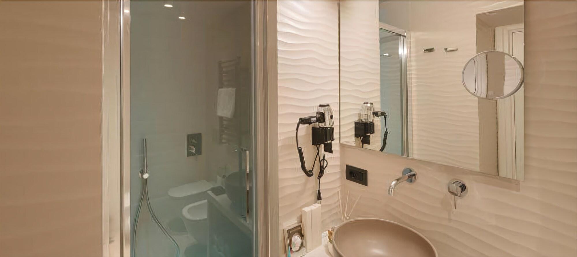 Rhea Silvia Luxury Navona by null