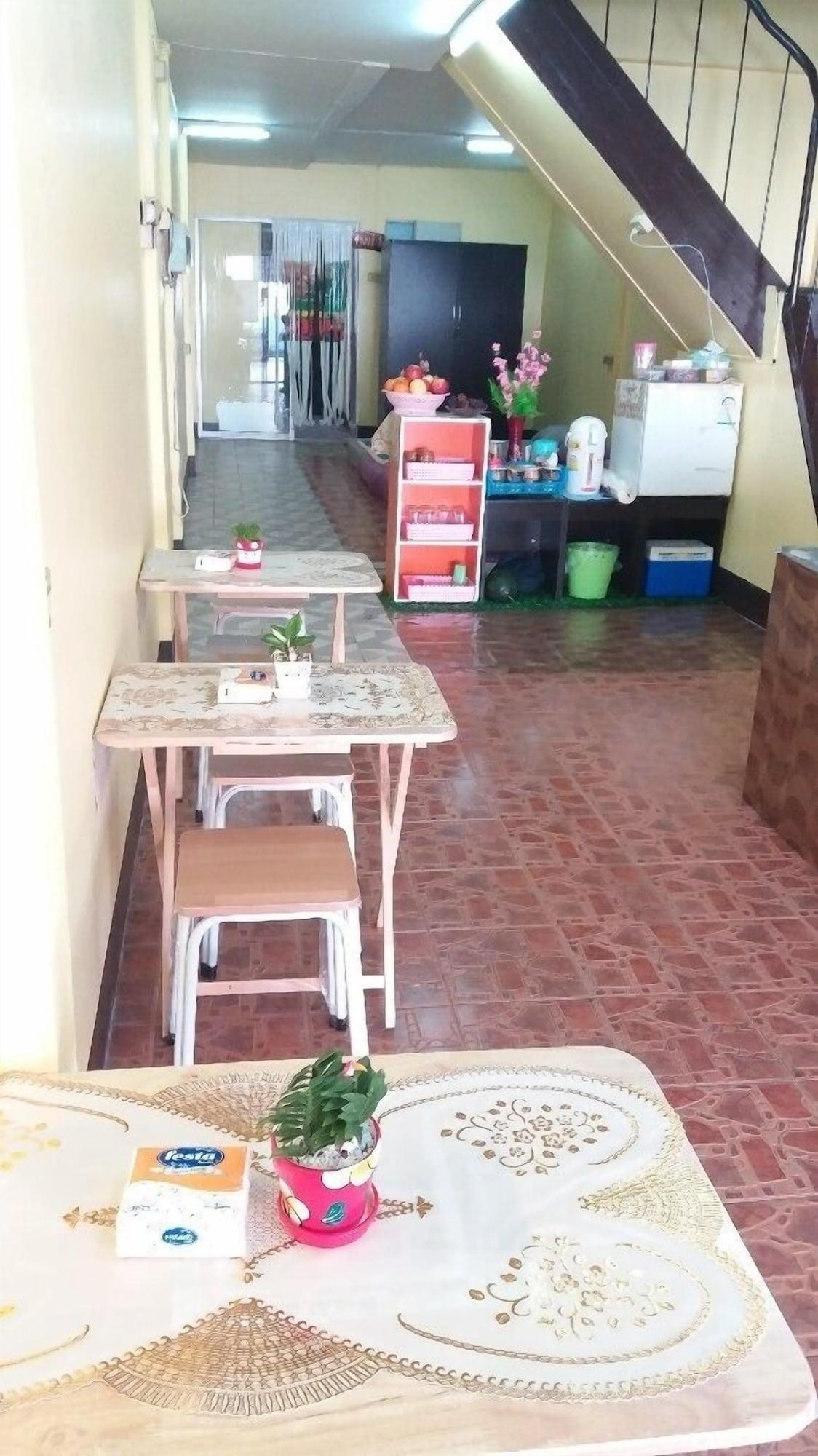 Lucky House Phra Sing Chiangmai Hostel