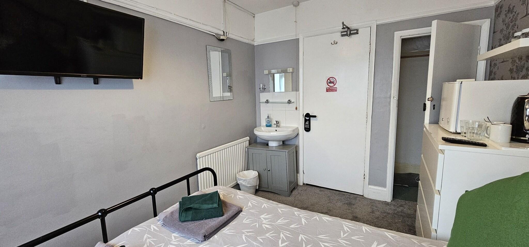 The Roslyn Hotel