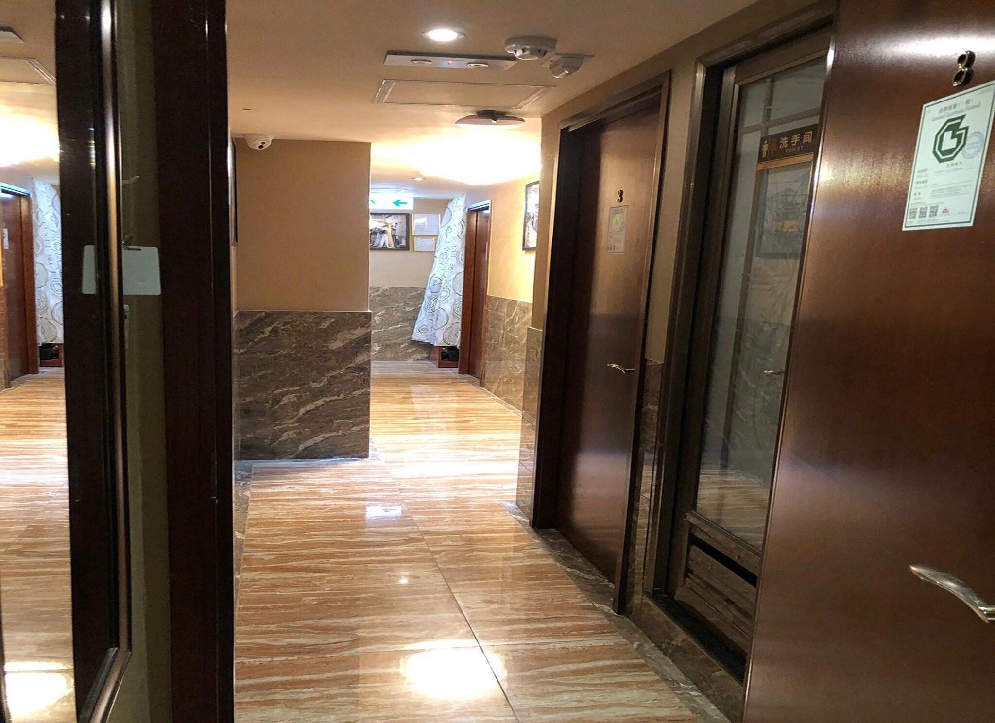 Rich Hotel