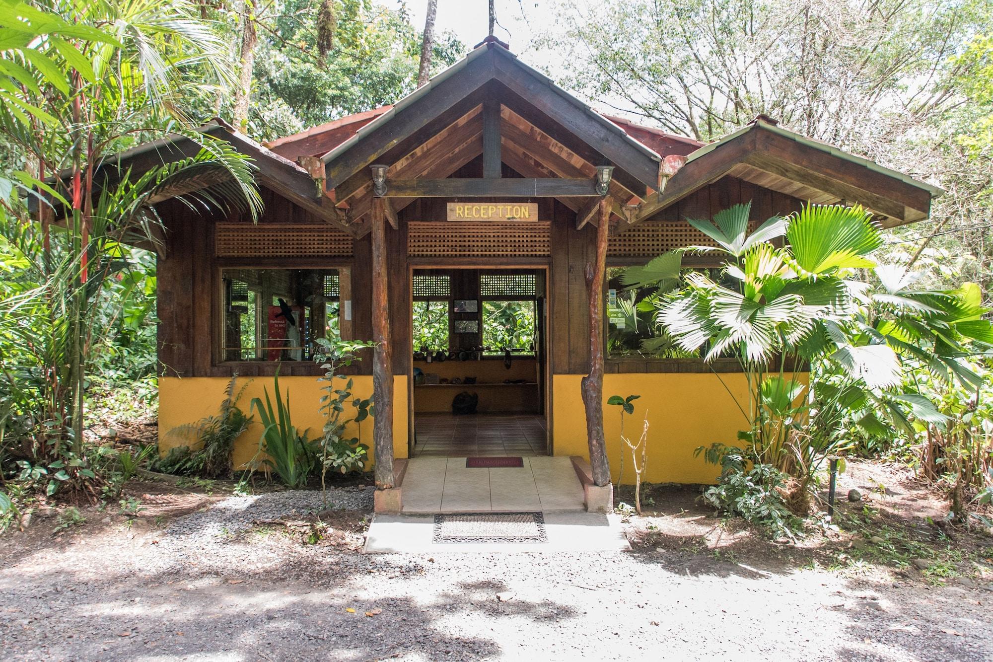 Refugio de Vida Silvestre y Eco Hospedaje Oasis Arenal by null
