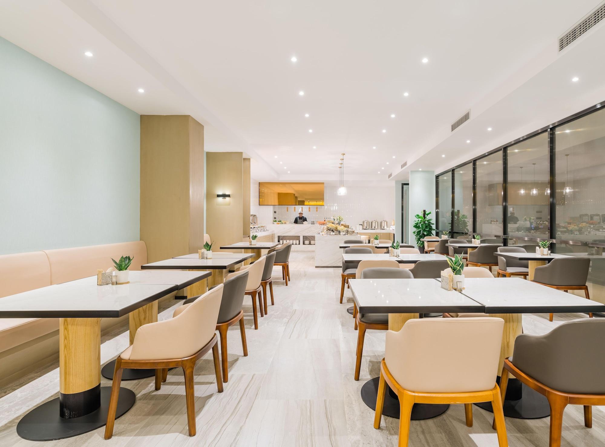 Atour Hotel May Fourth Square Qingdao