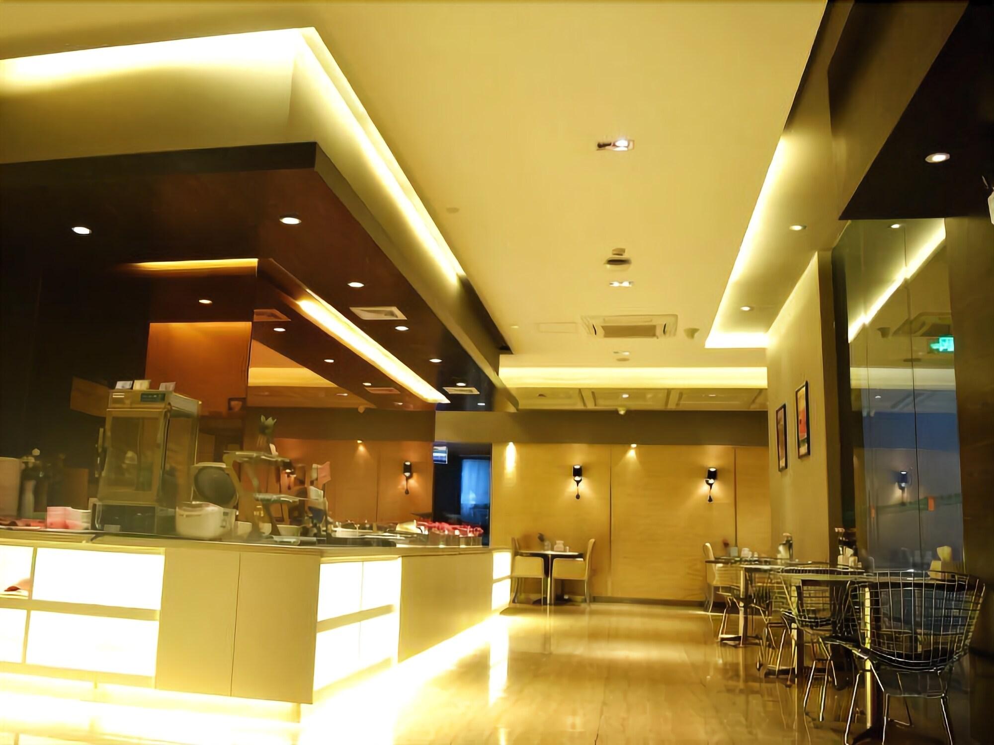 Microtel by Wyndham Kunming City Center