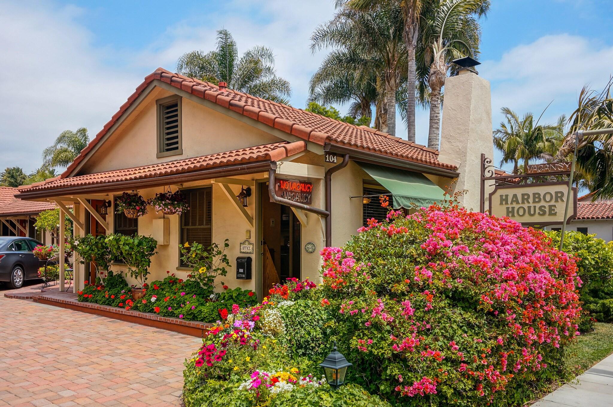 Harbor House Inn by null