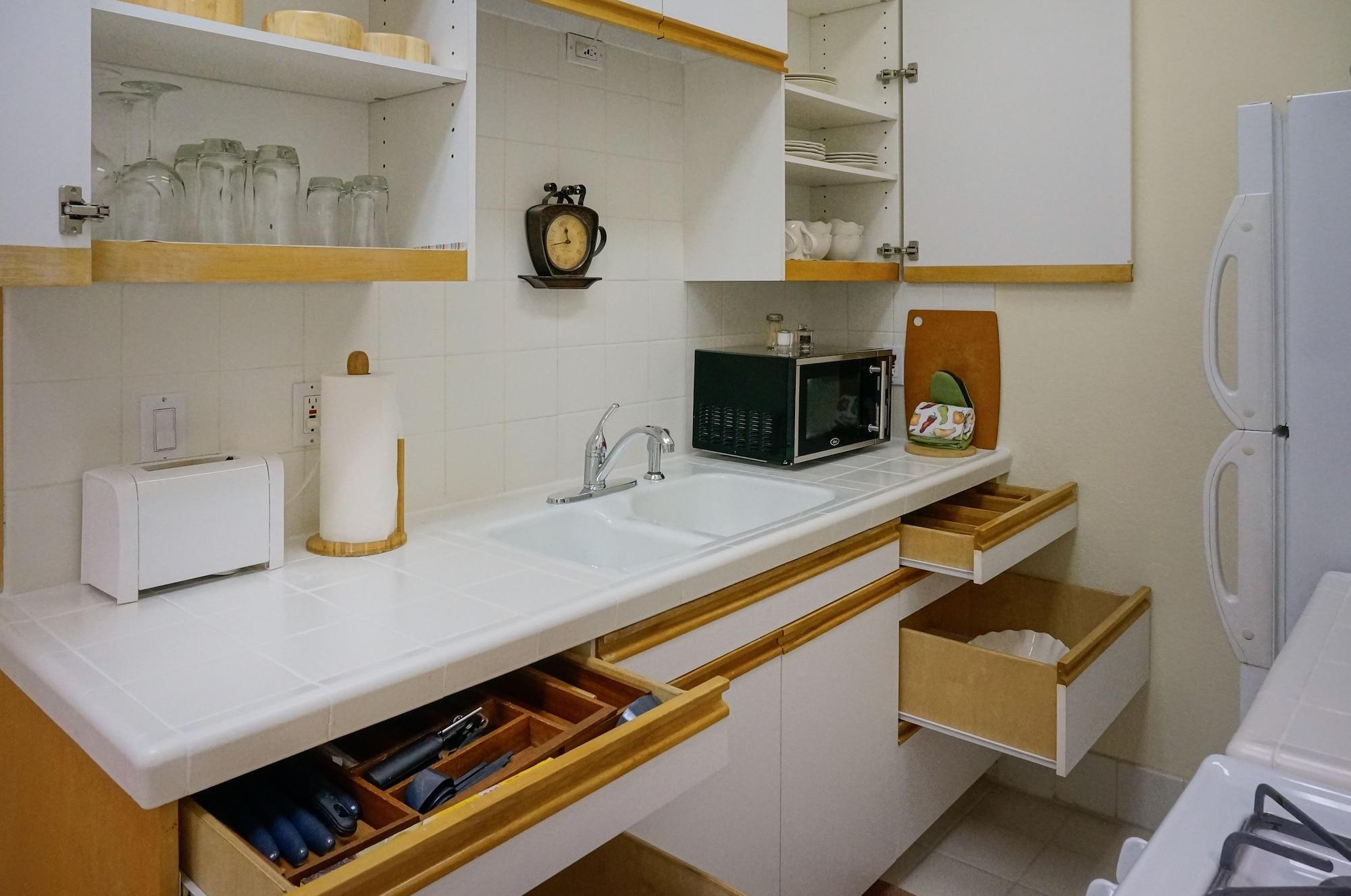 Harbor House Inn by null