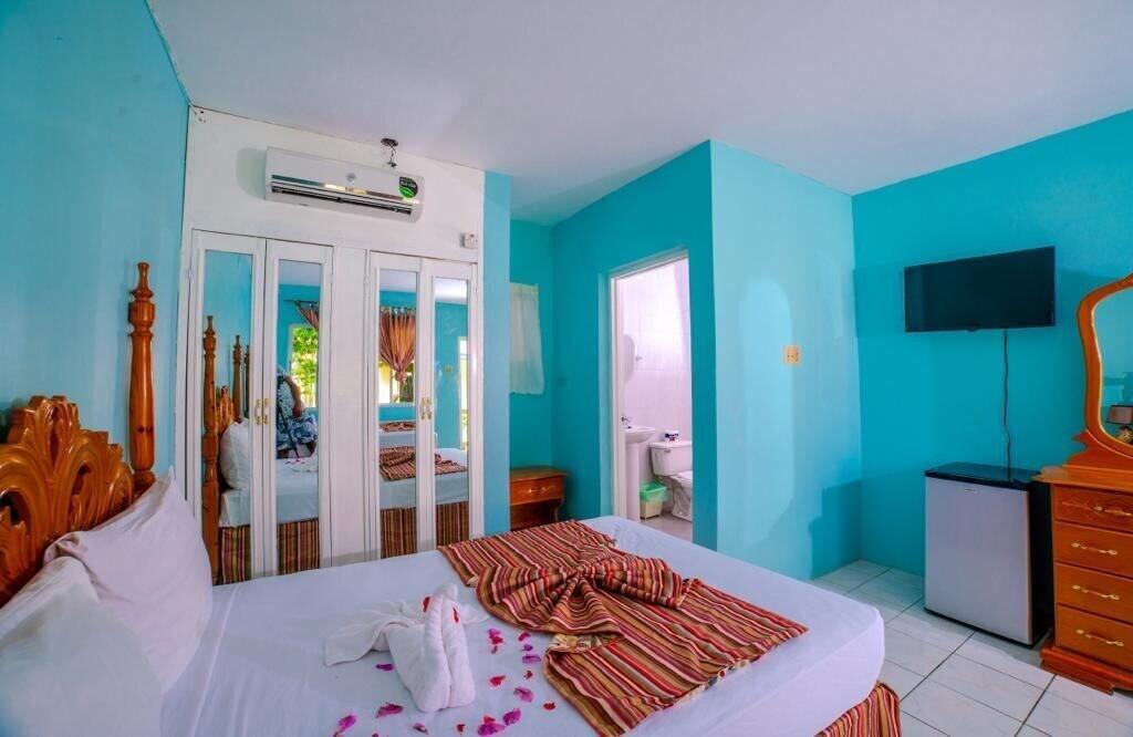 Jamaica Tamboo Resort
