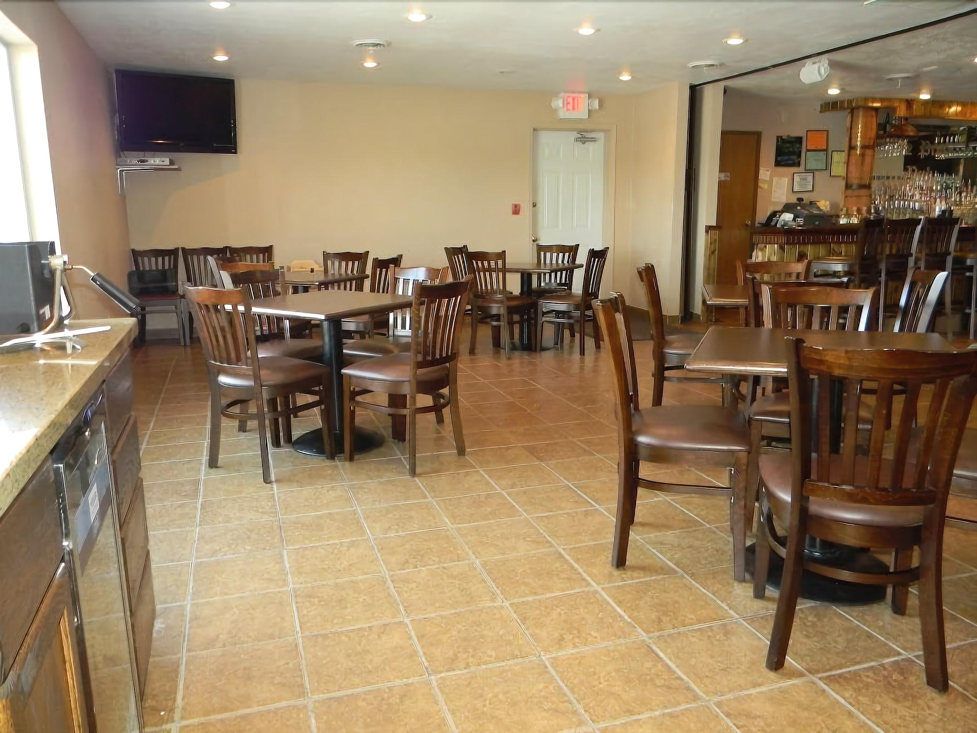Boarders Inn & Suites by Cobblestone Hotels - Muni