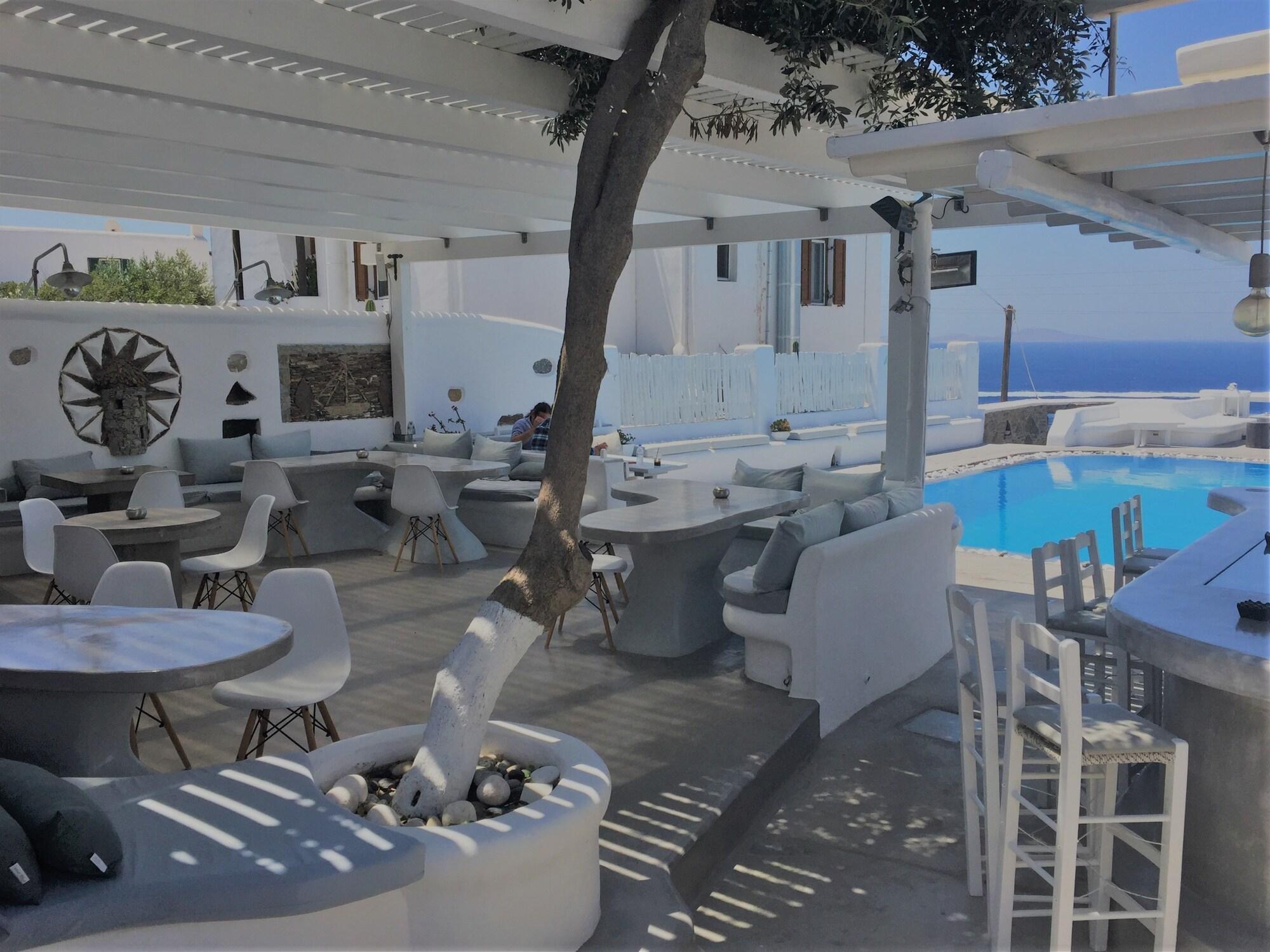 Flaskos Suites