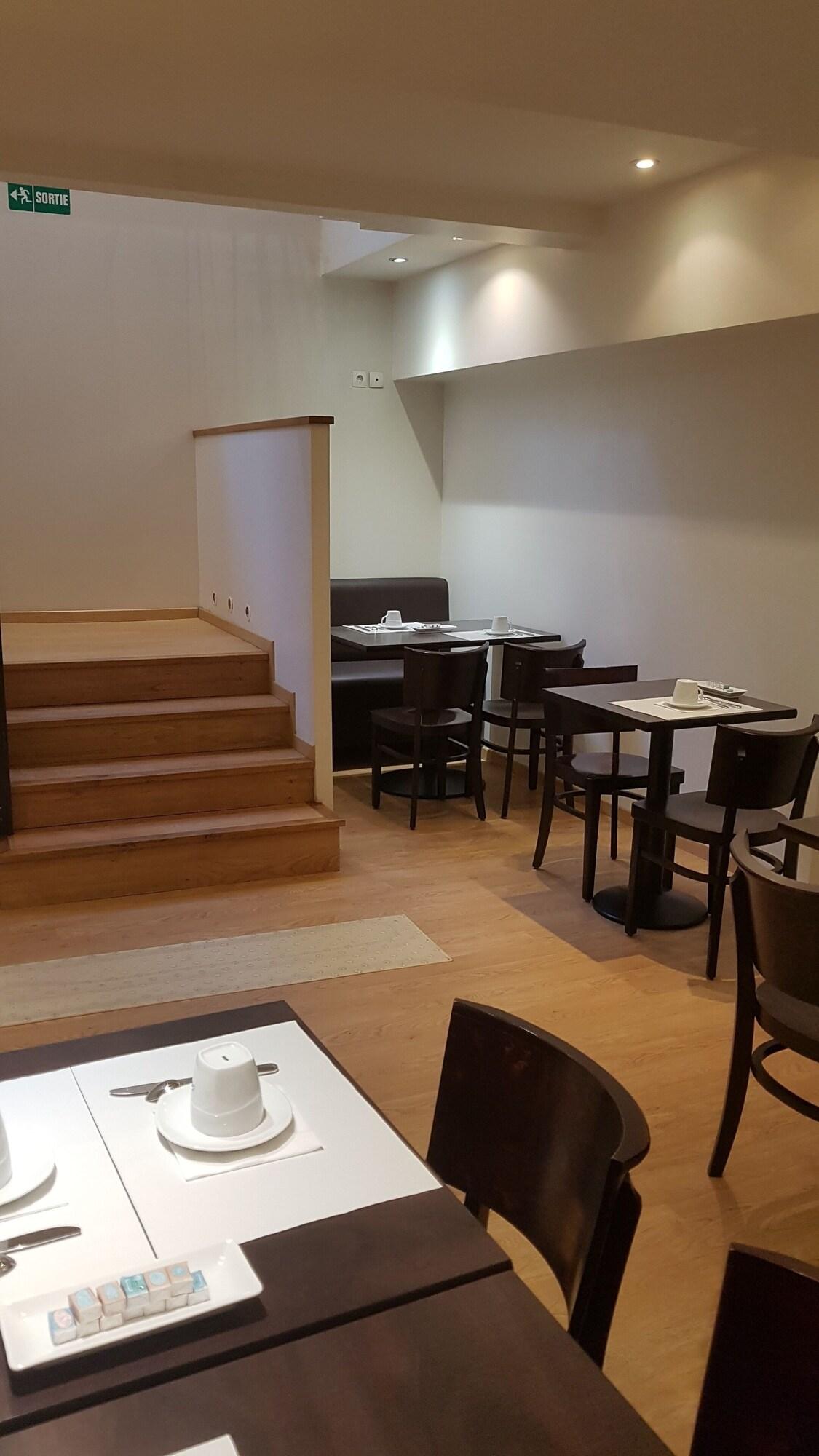 Cosmos Hôtel Paris by null