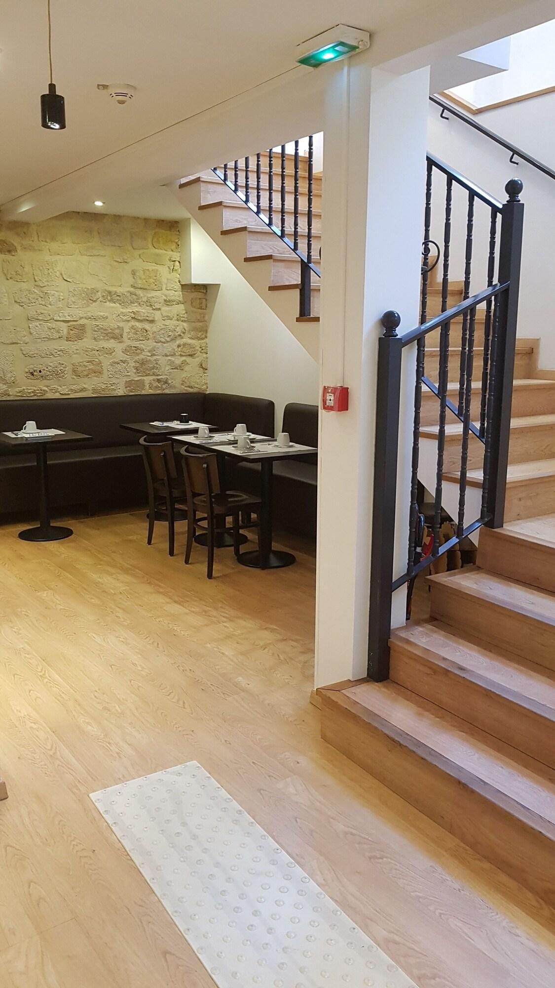 Cosmos Hôtel Paris by null