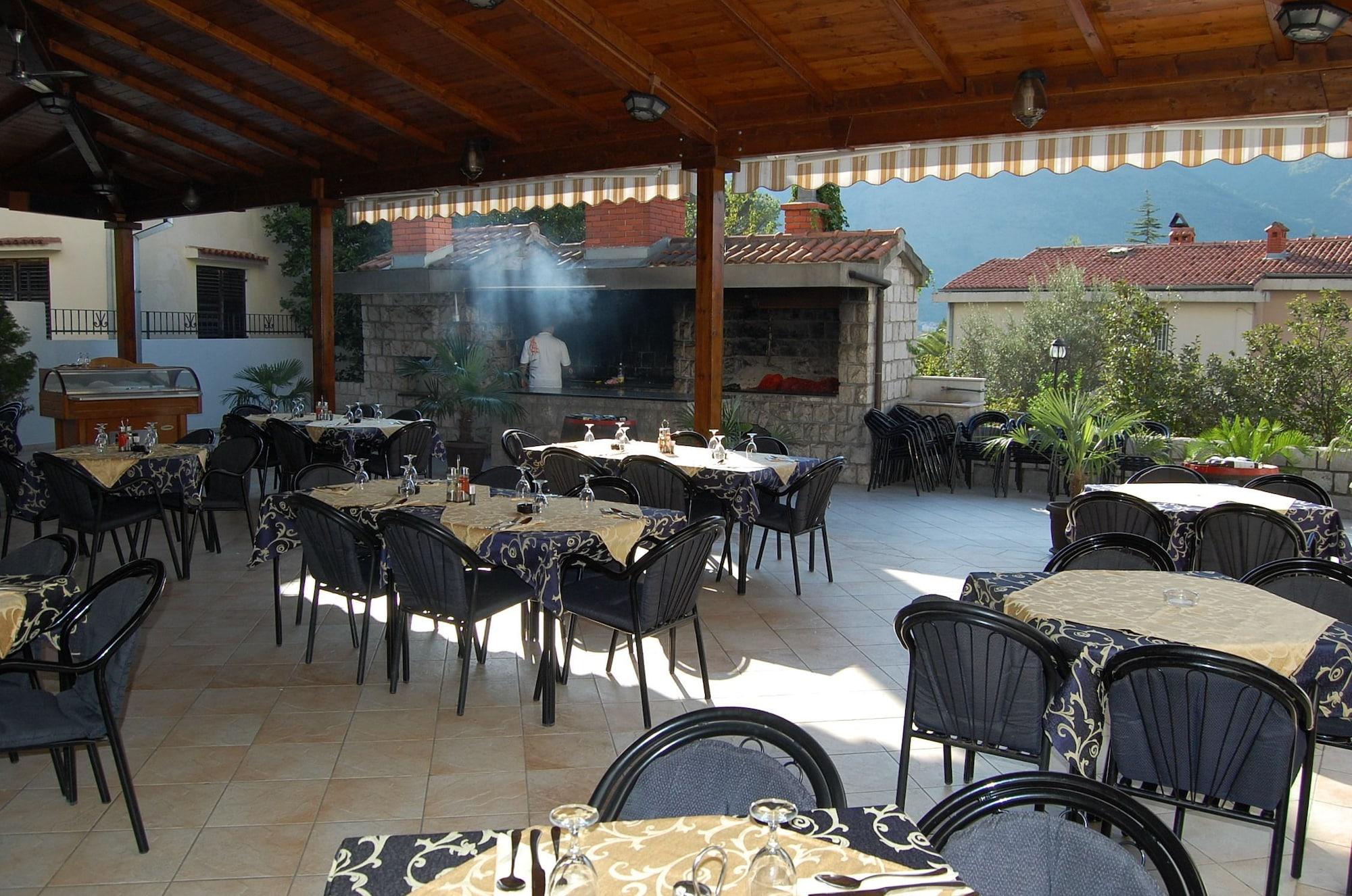 Apartments Dobrotski Dvori