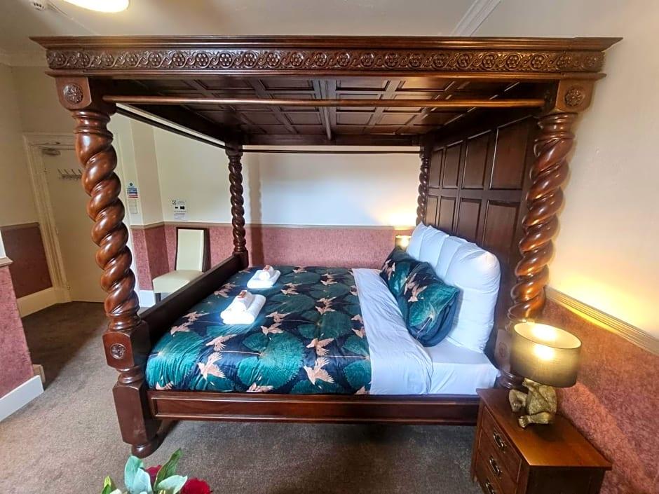 Roy Bridge Hotel