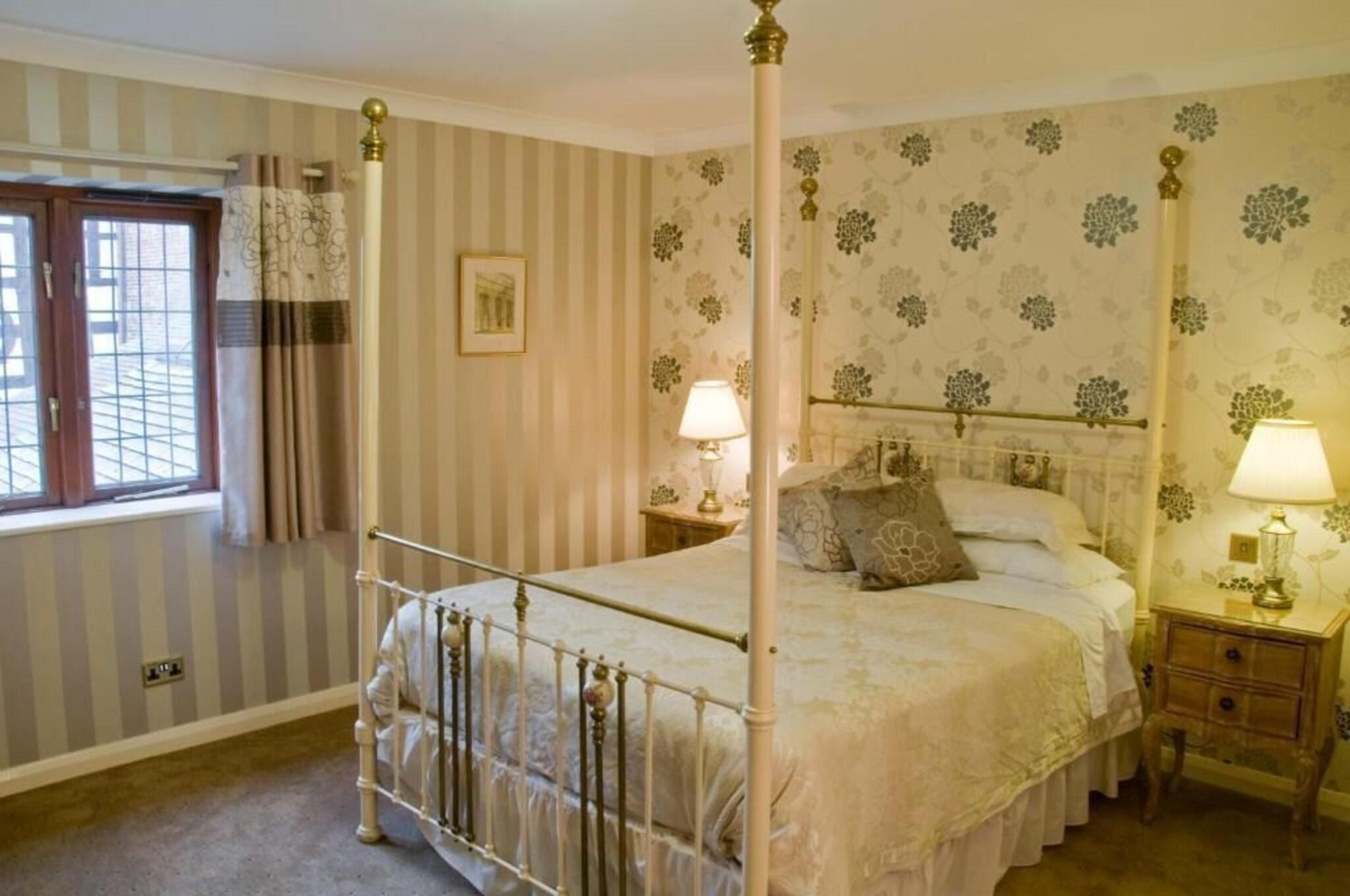 Albright Hussey Manor