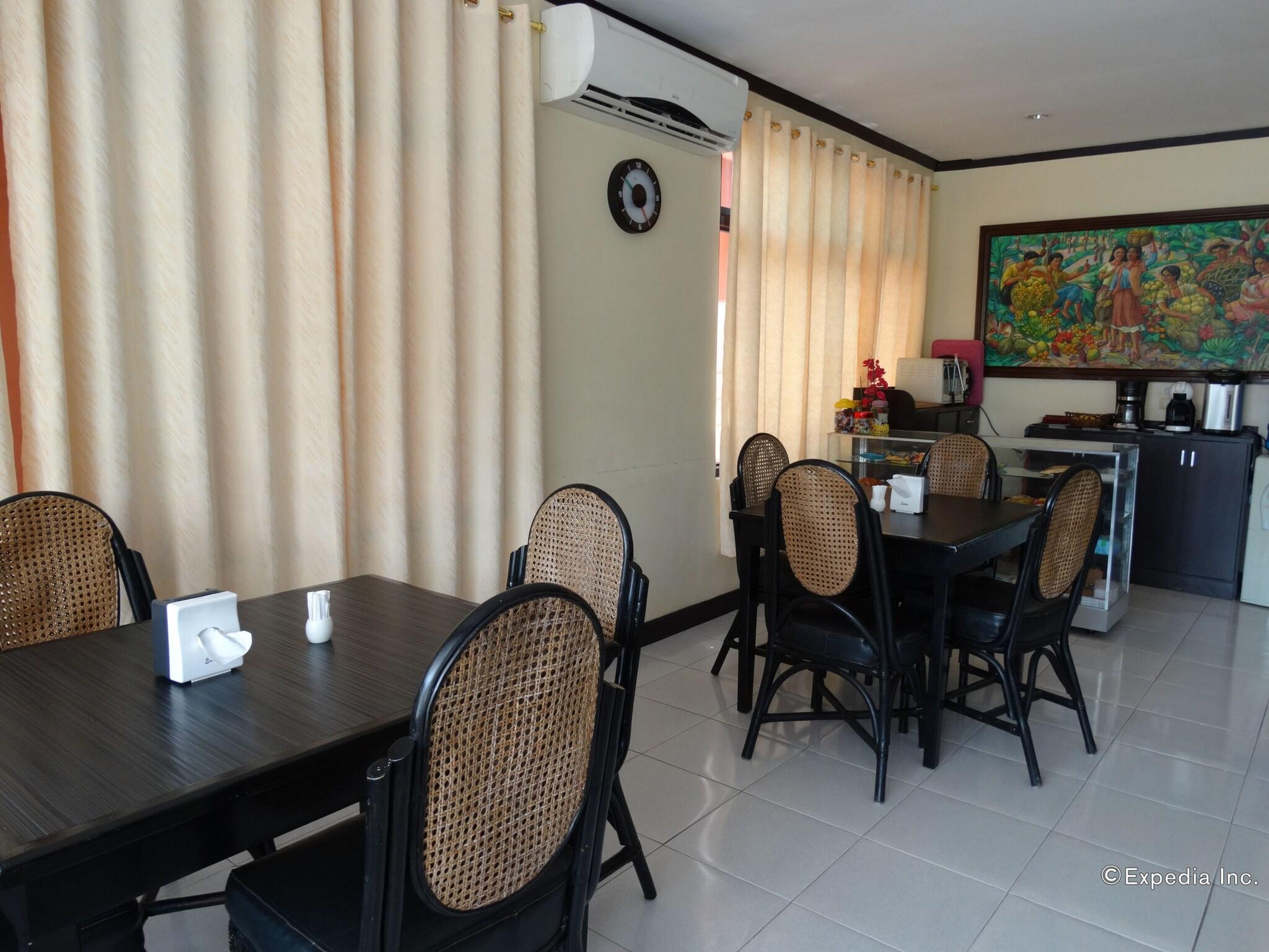 Ruemango Apartelle And Suites