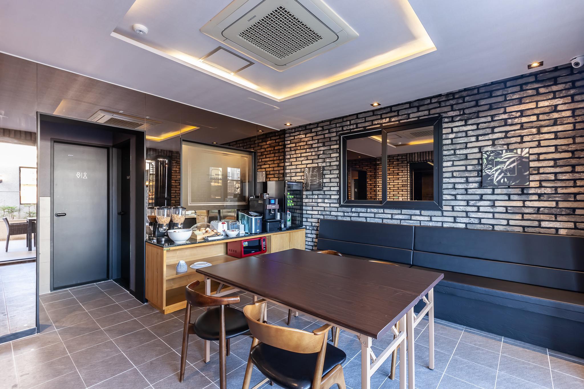 Brown Dot Hotel Beomil