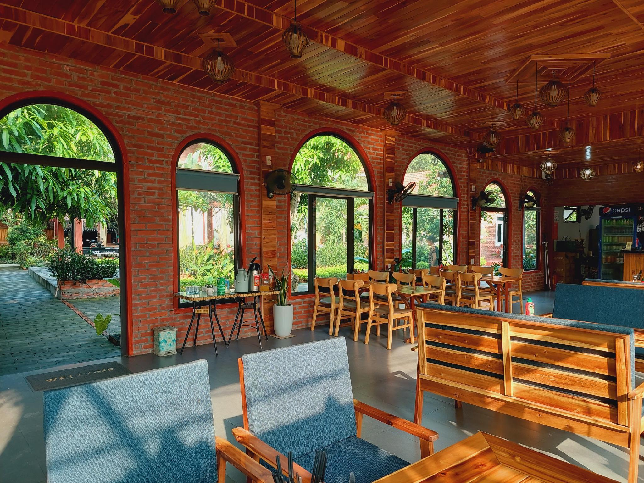 Ninh Binh Mountain Side Homestay & Cafe