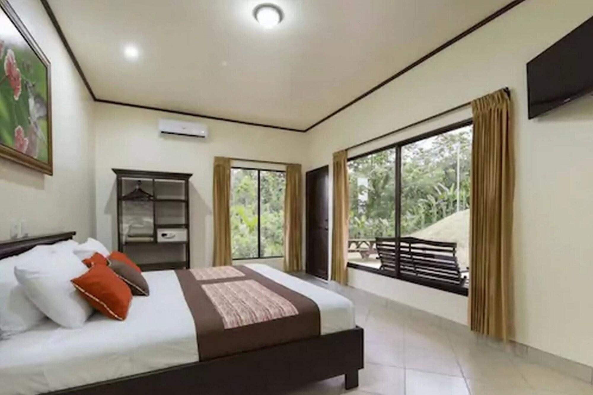 Arenal Volcano Inn by null