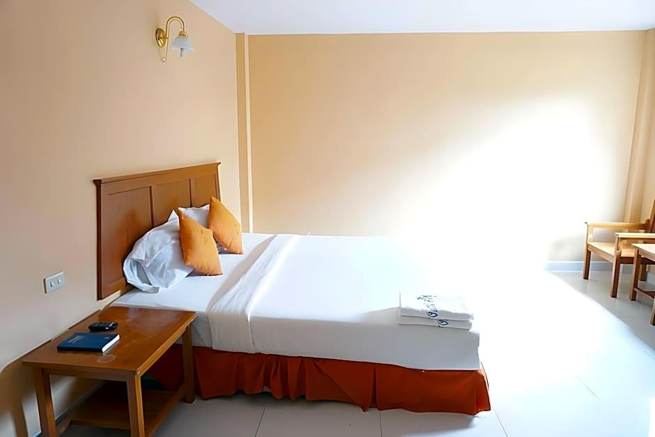 Sri Chumphon Hotel