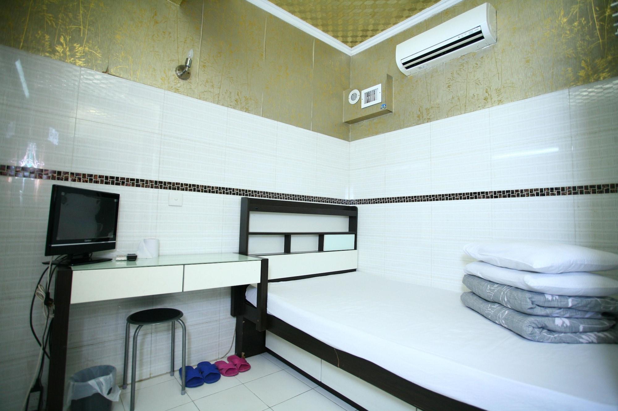 H.K Commercial Inn - Hostel