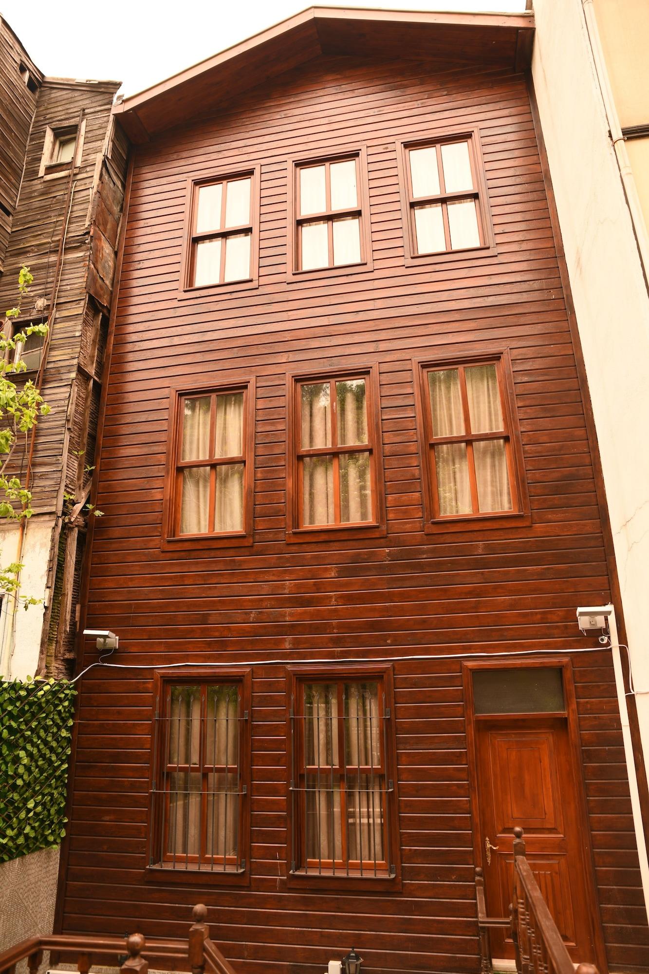Nuray Hotel