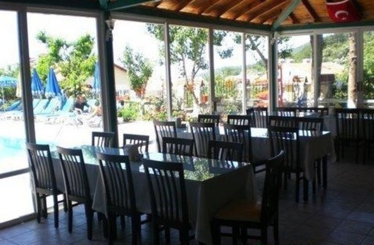 Red Rose Hotel