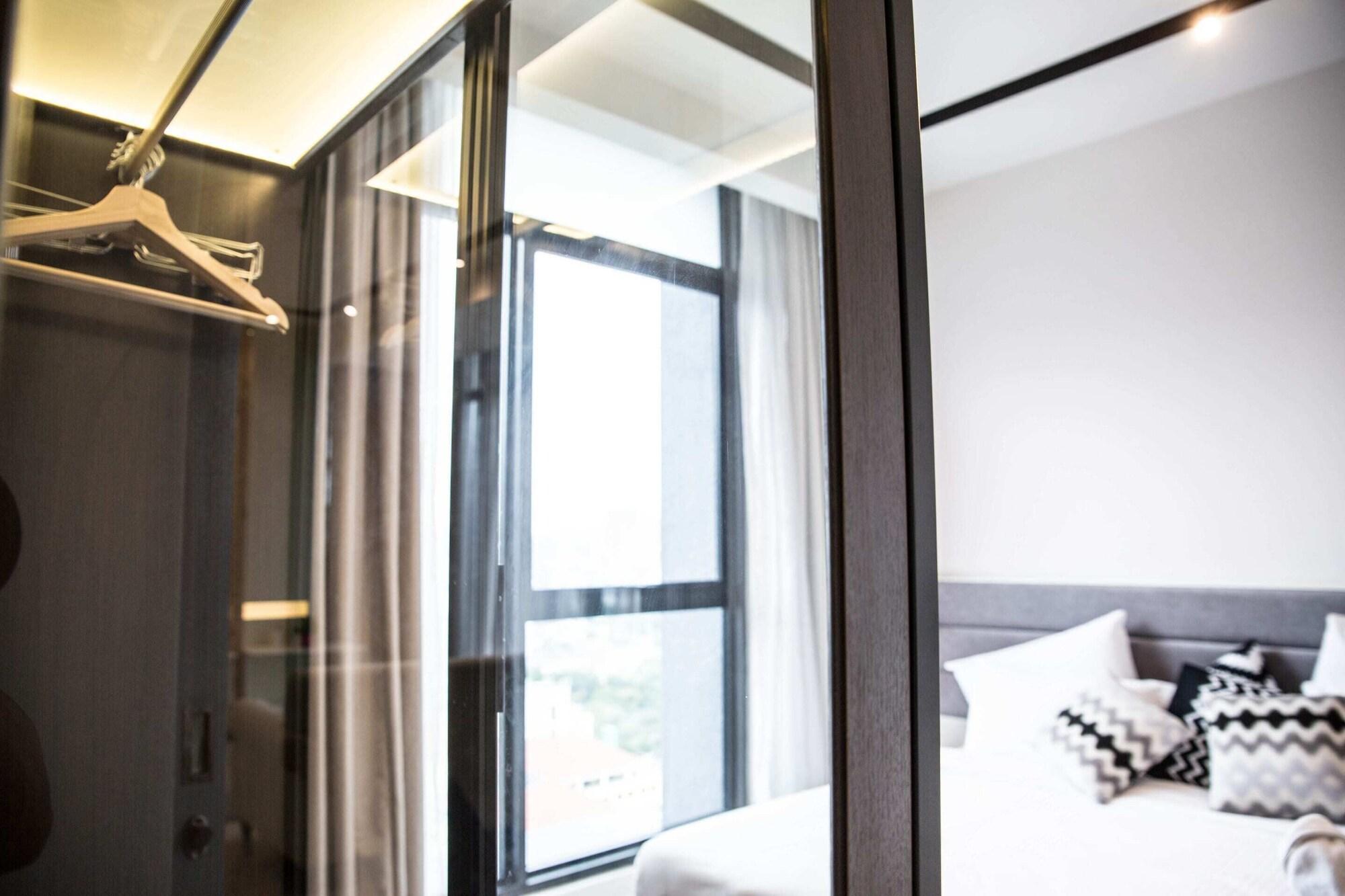 Expressionz Professional Suites By Plush