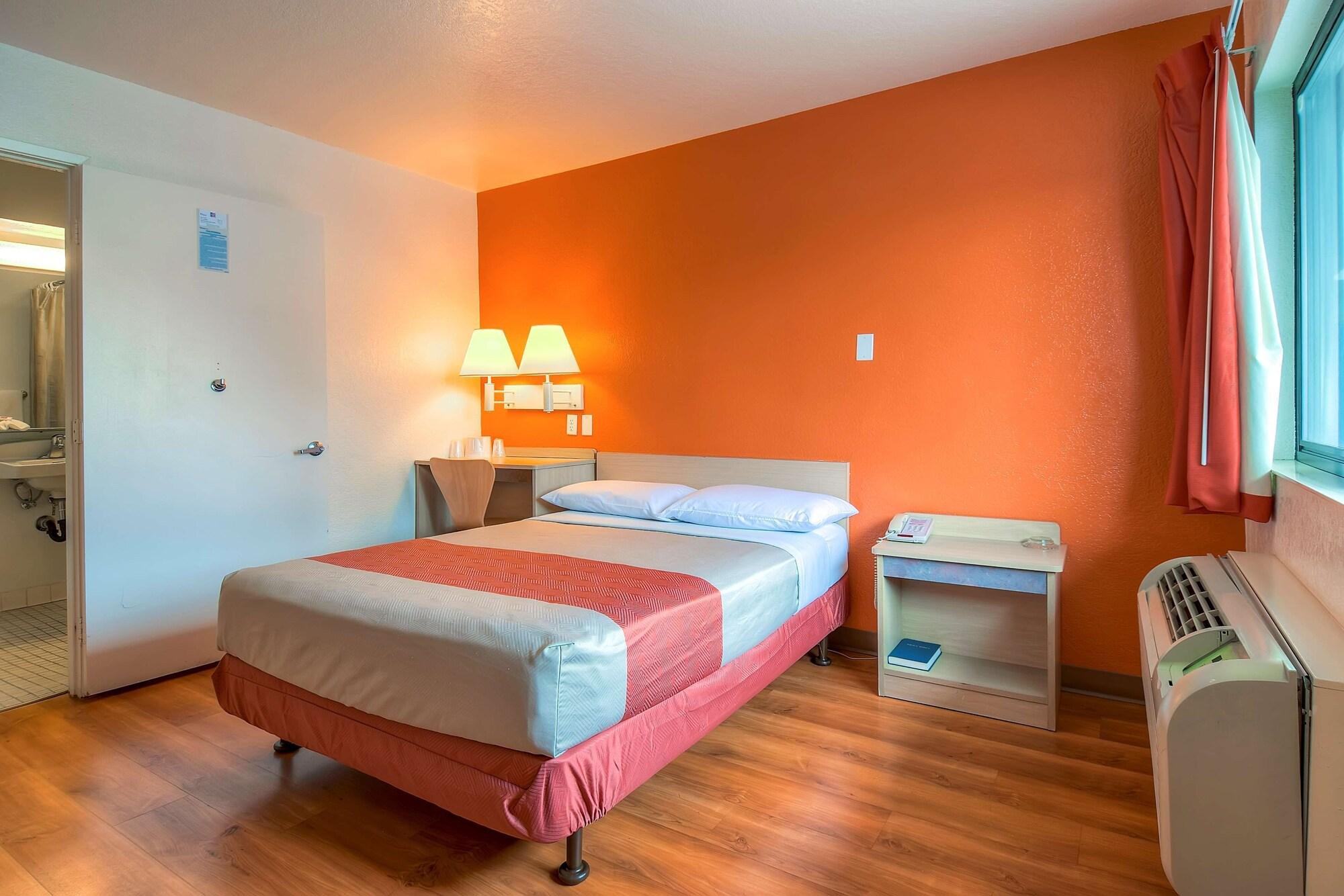 Motel 6 El Monte, CA - Los Angeles