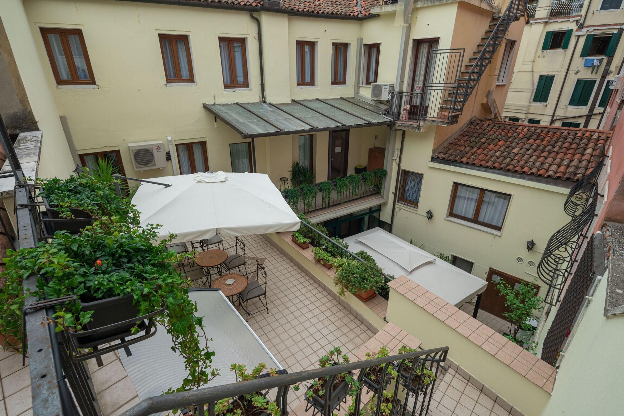 Hotel Herion - nuotrauka