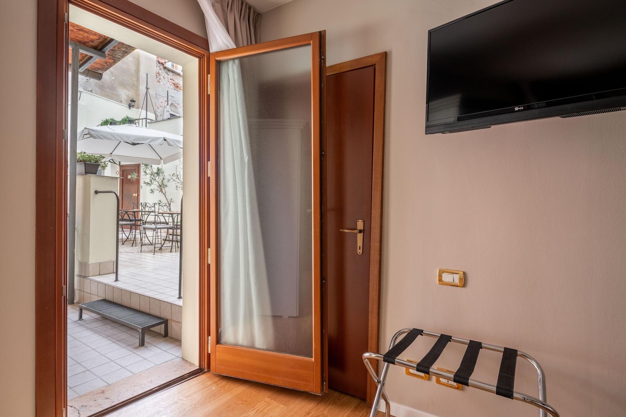 Hotel Herion - photo