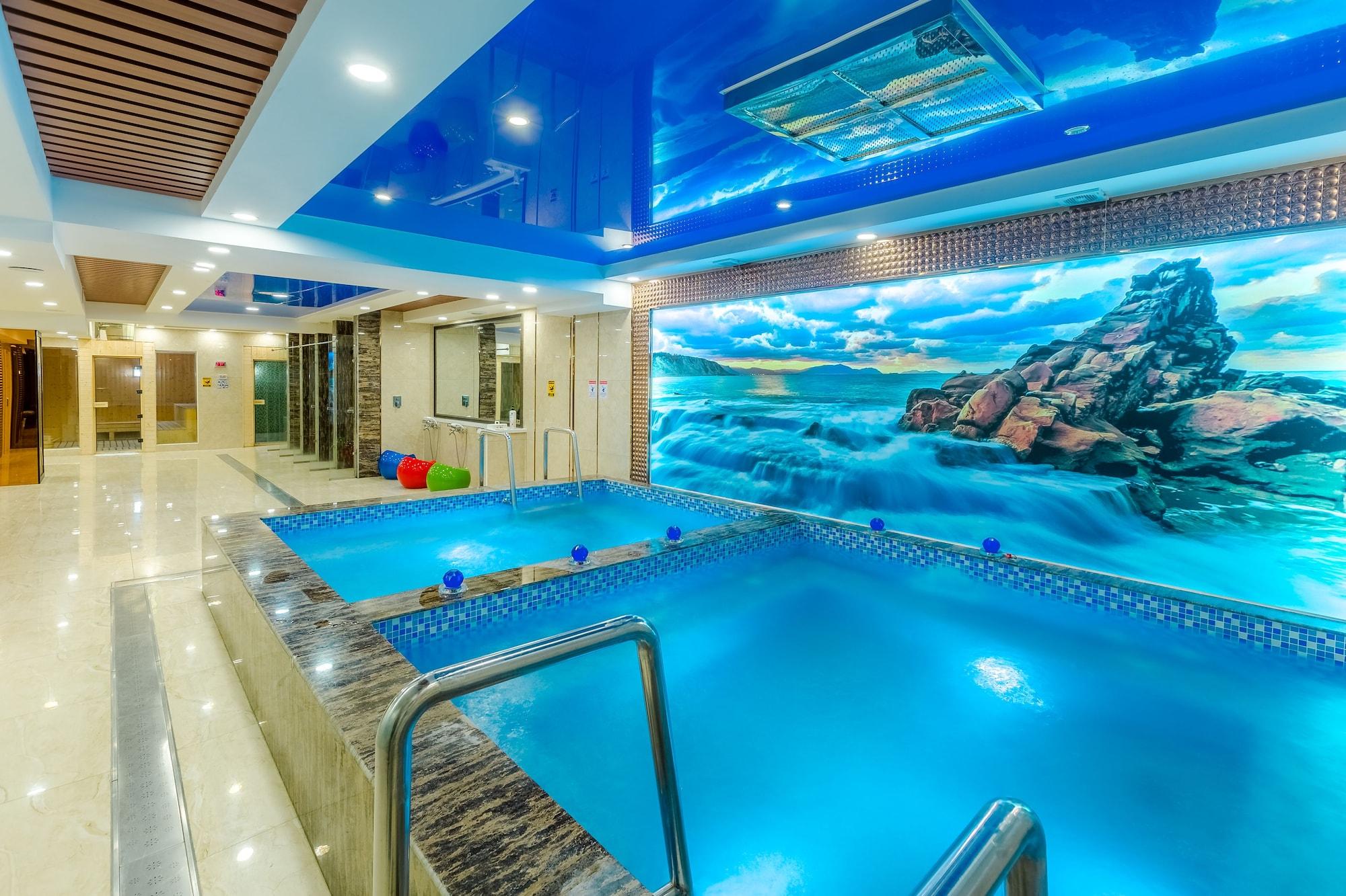 The Grand Hill Hotel by null