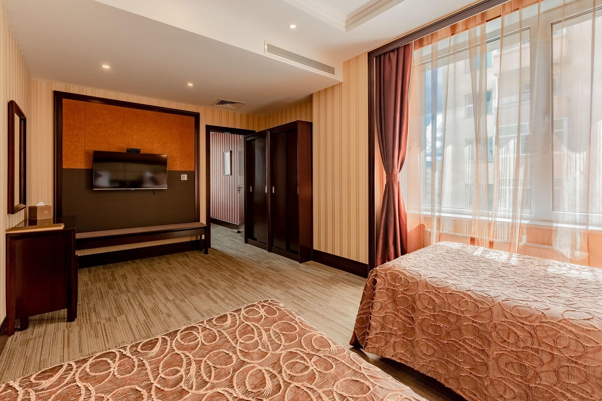 The Grand Hill Hotel by null