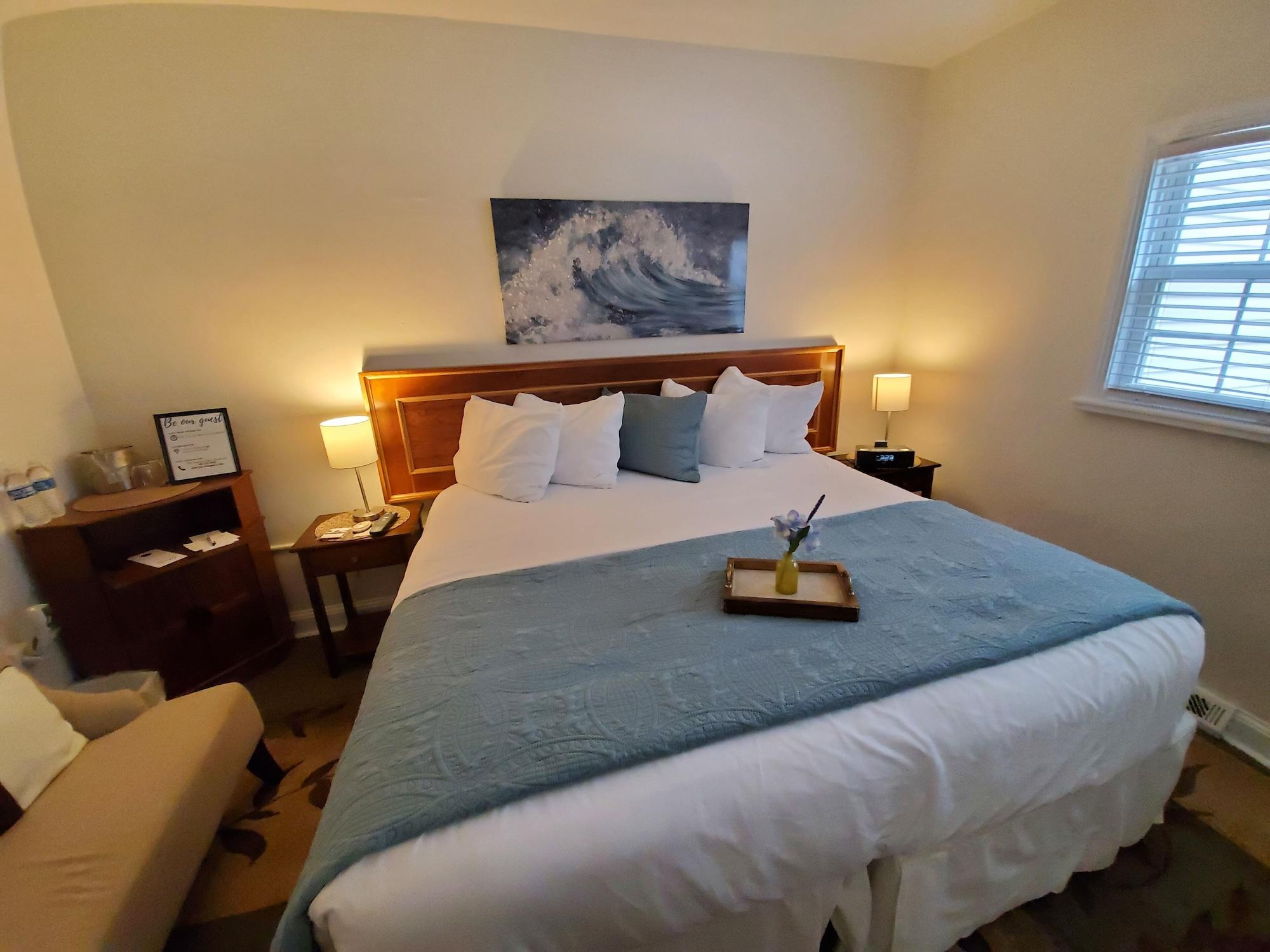 The Lakehouse Inn