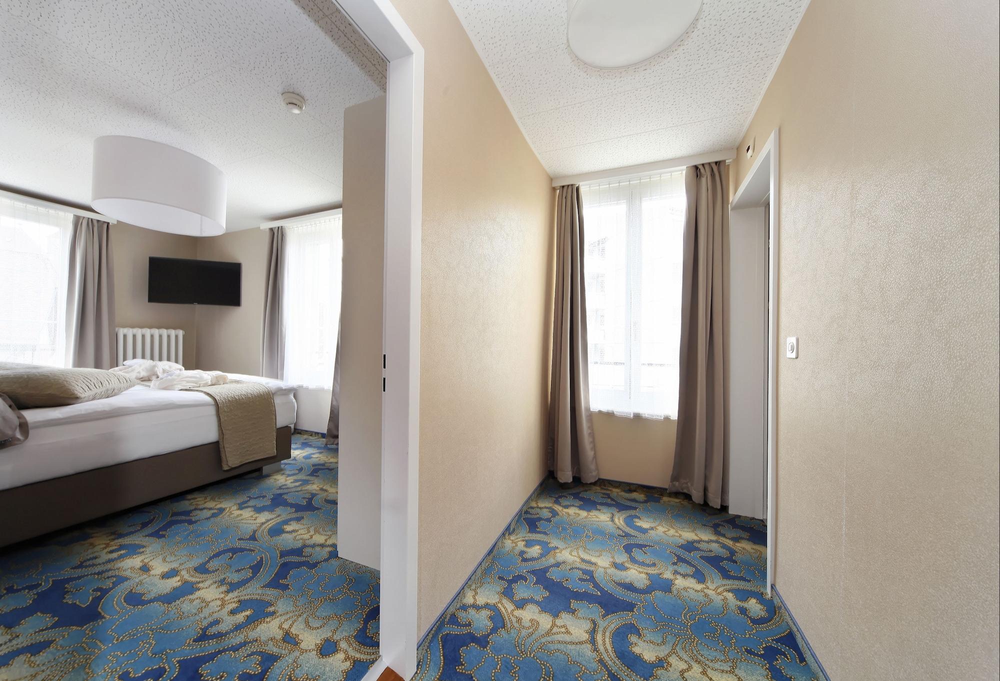 La Suite – Hôtel Café & Restaurant by null