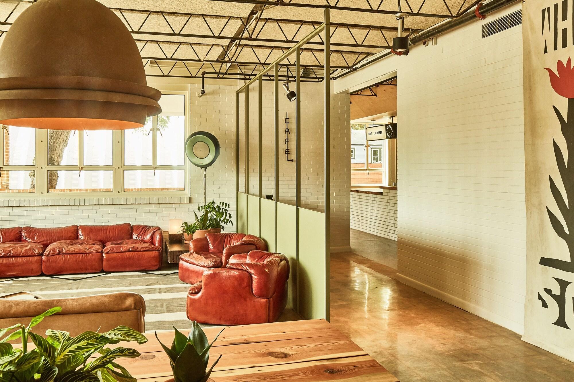 Carpenter Hotel by null