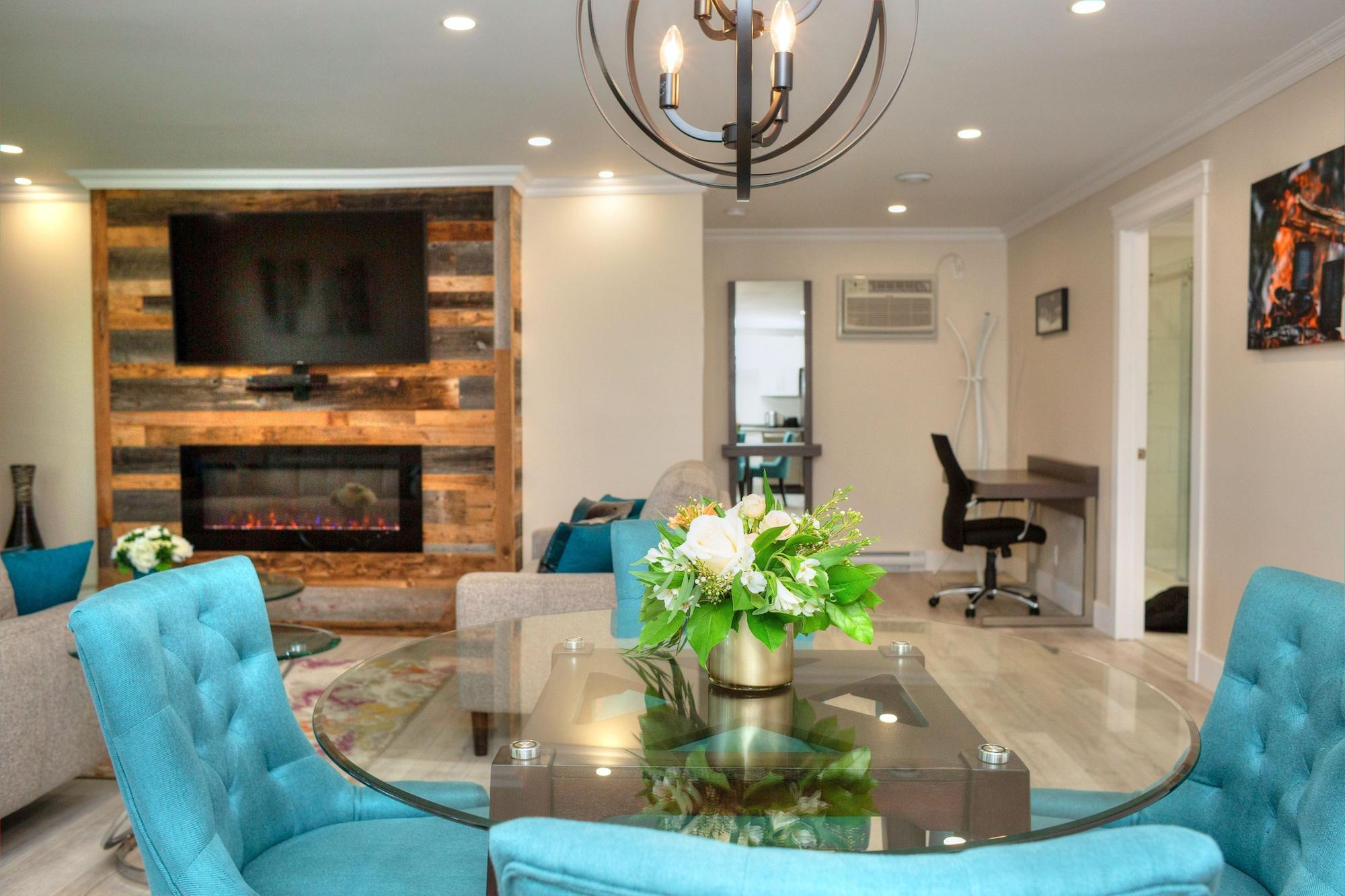 Royal Inn + Suites by null