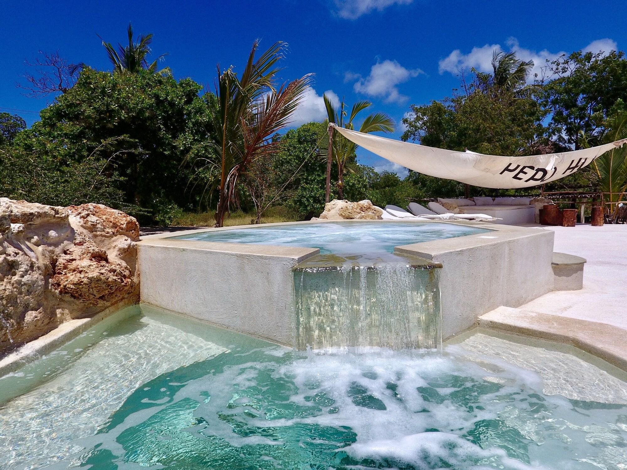 Rock And Sea Resort