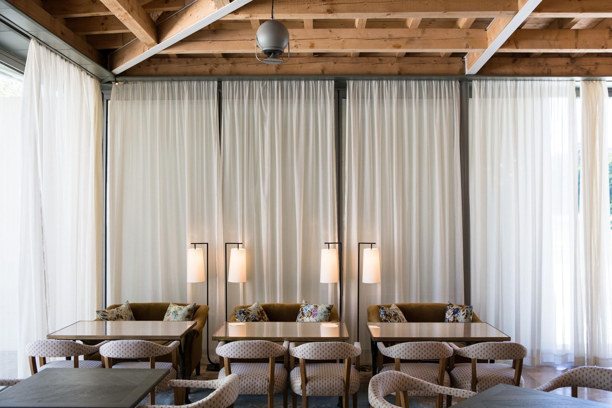 Château de Fonscolombe by null