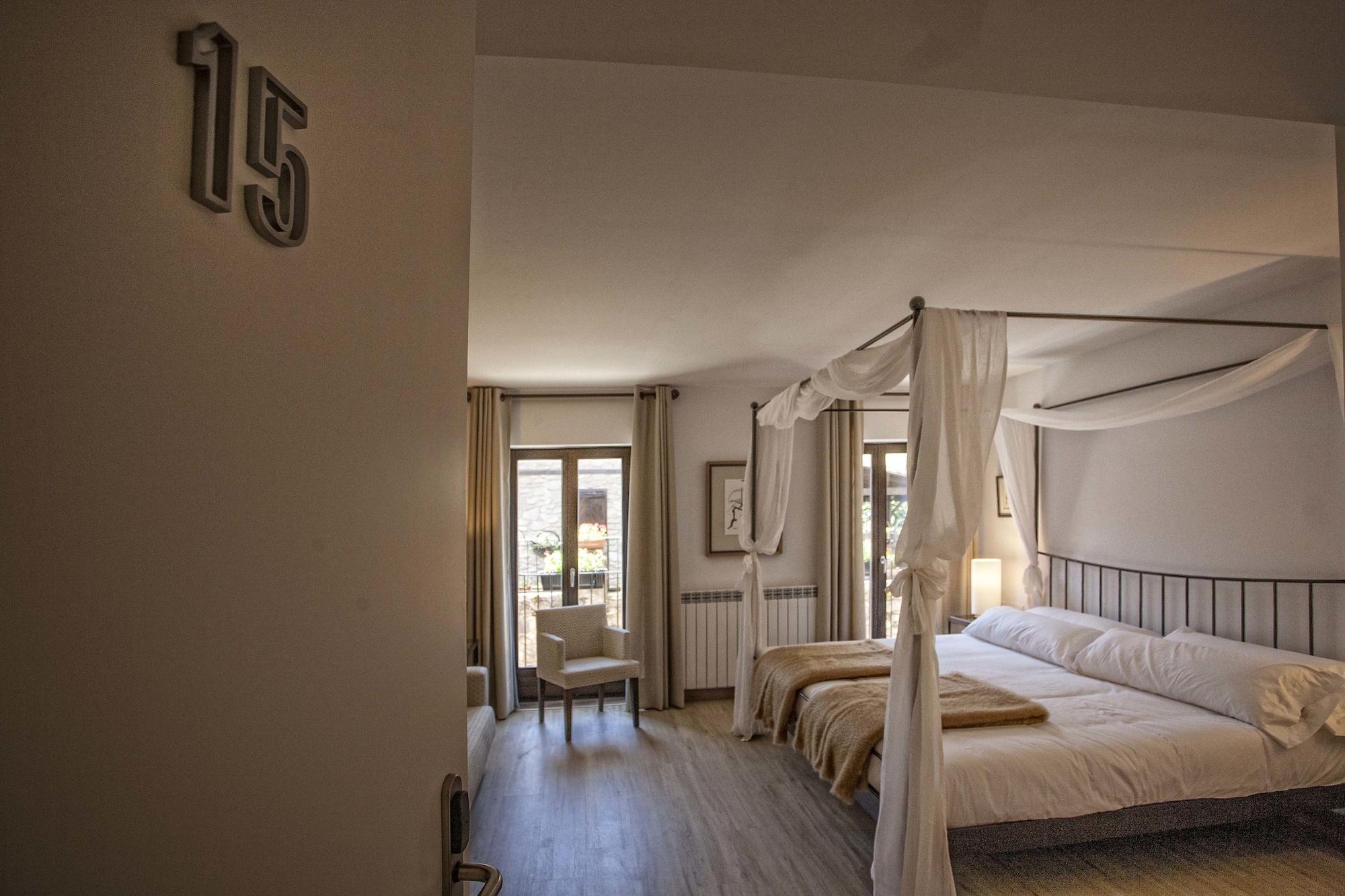 Hotel Pura Vida - Hotel con Encanto en Valgañón by null