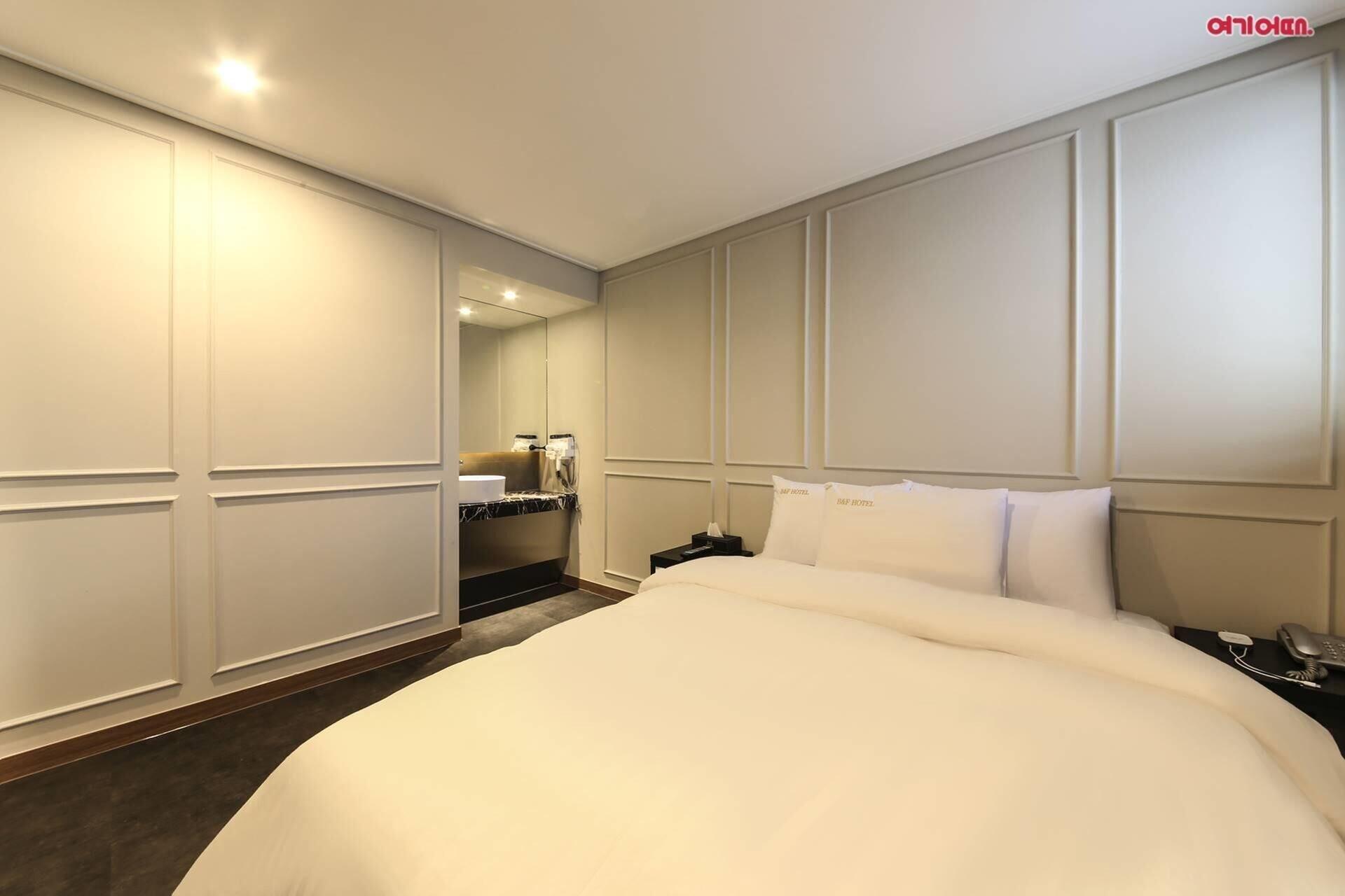 B&F Hotel