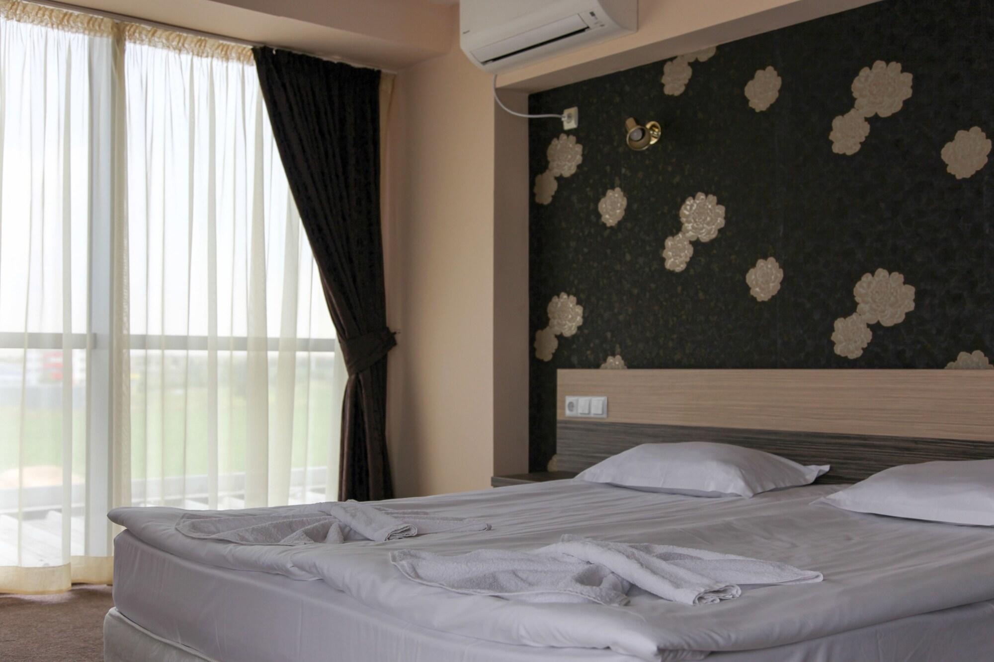 City Hotel