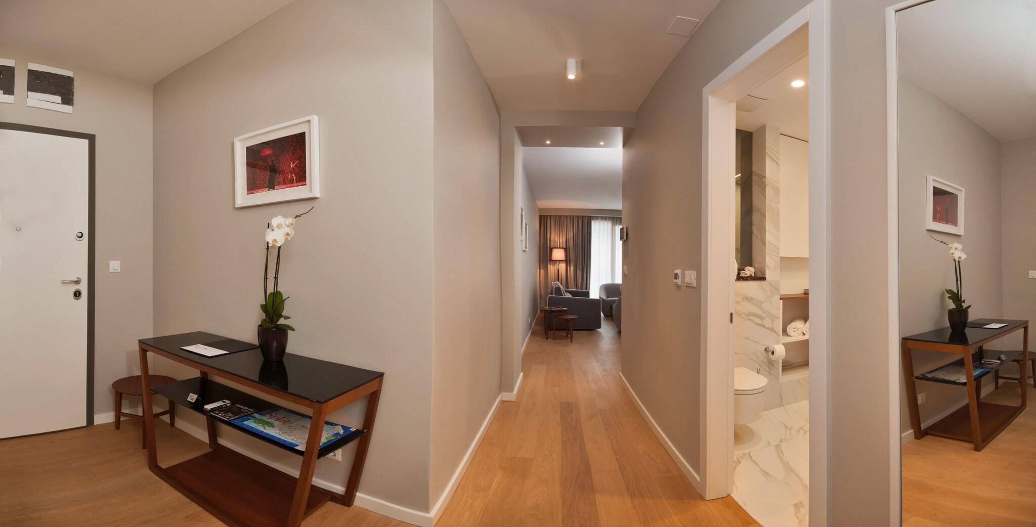 Residence by Vestibul Palace by null