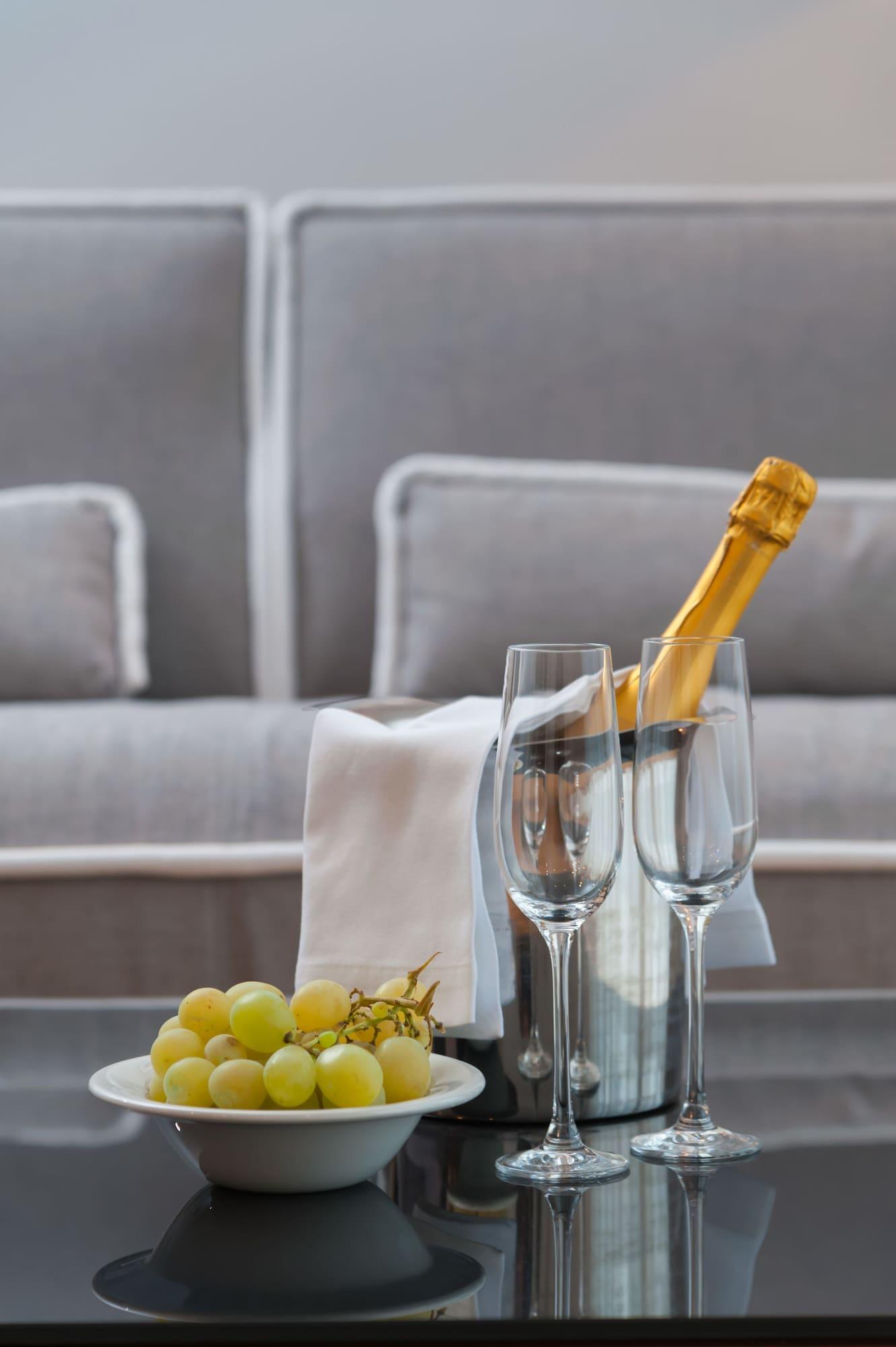 Residence by Vestibul Palace by null