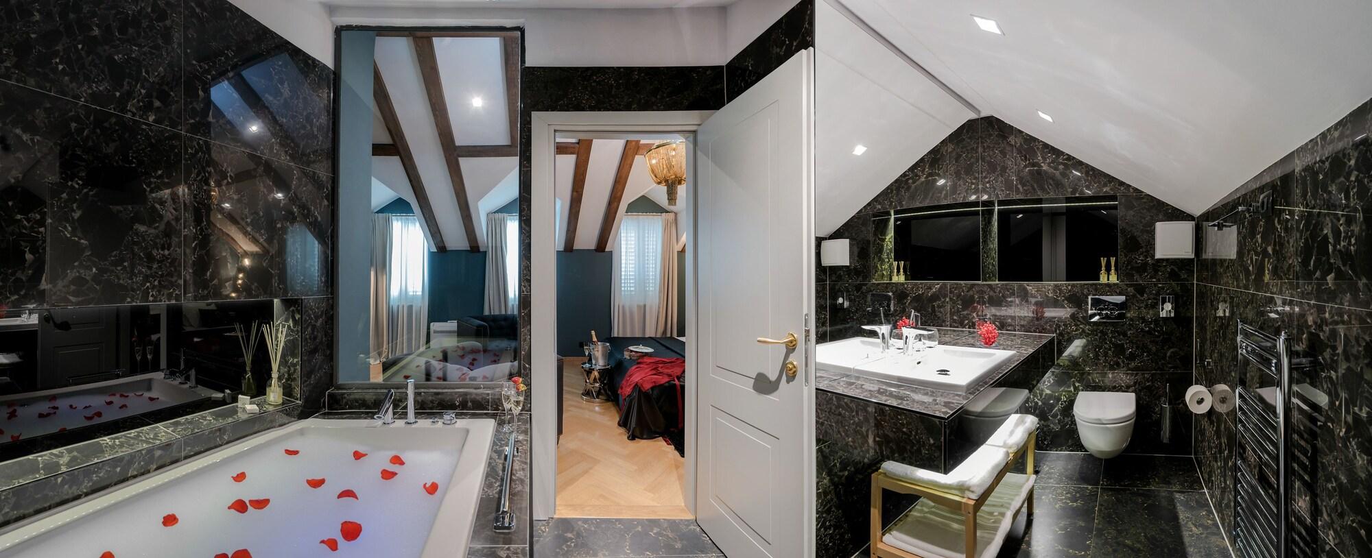 Heritage Hotel 19 by null