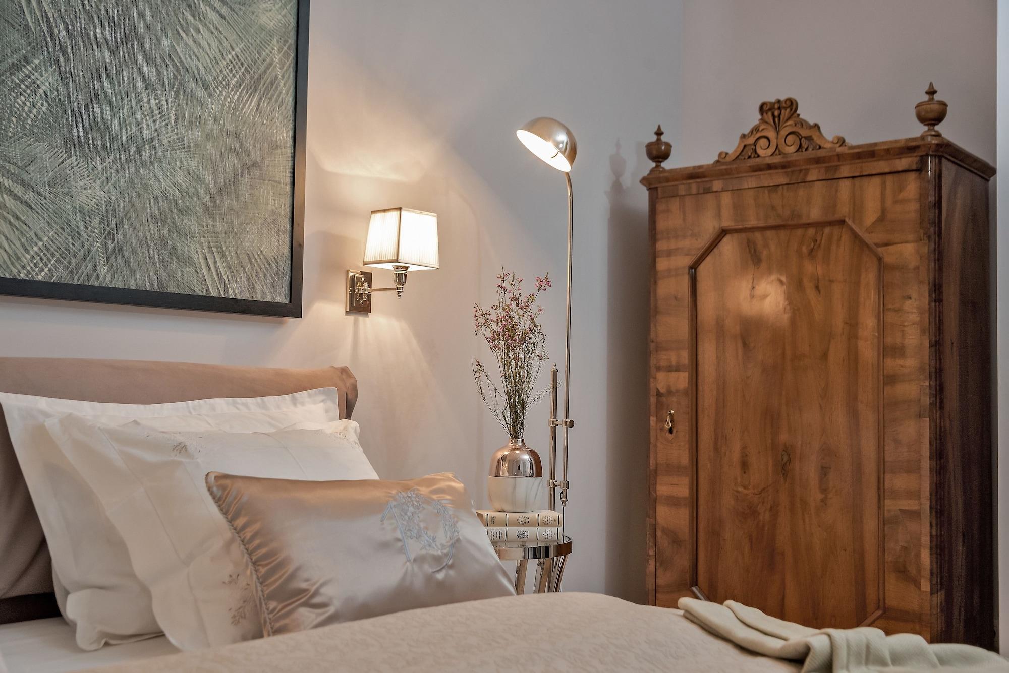 Heritage Hotel 19 by null