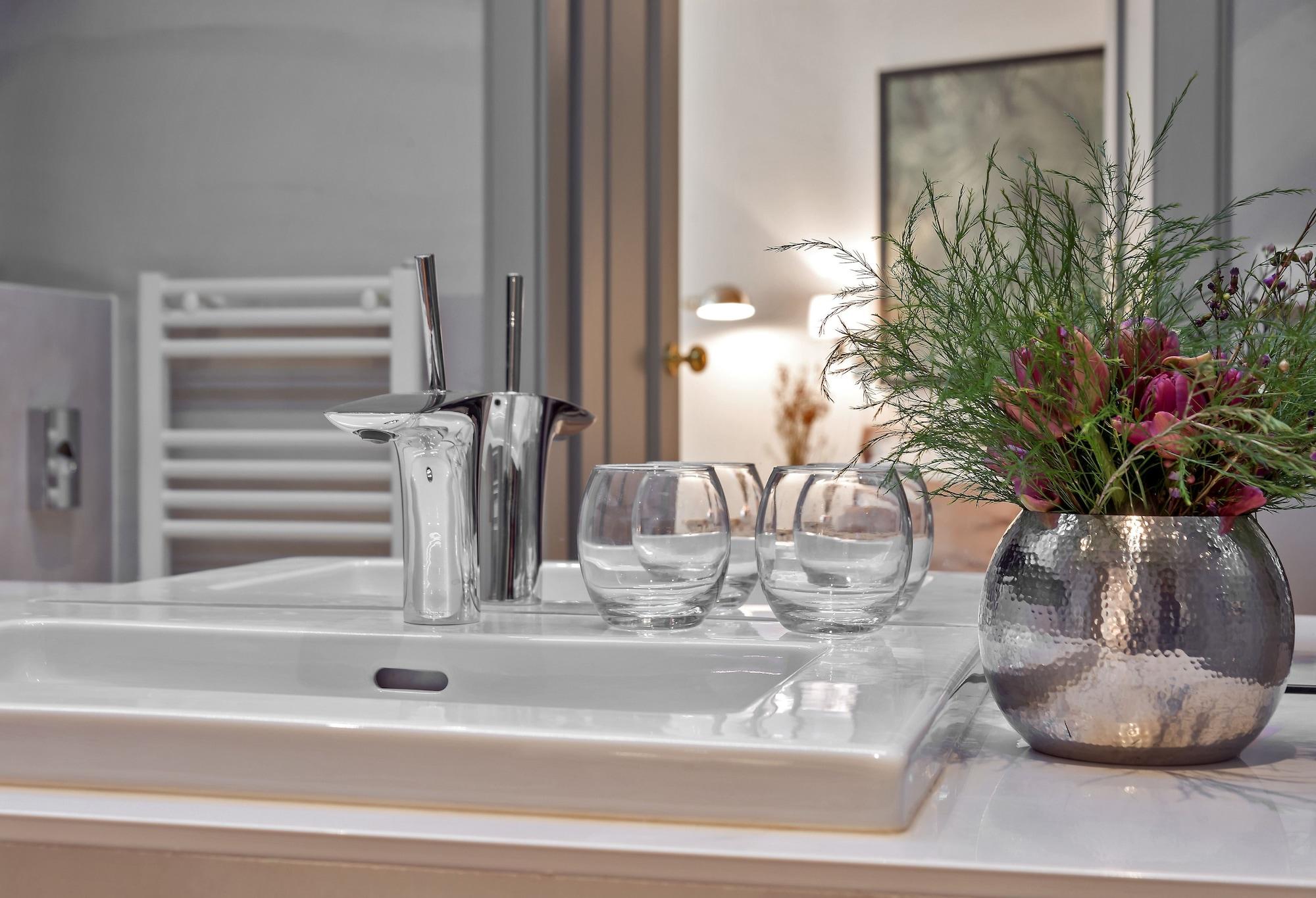 Heritage Hotel 19 by null