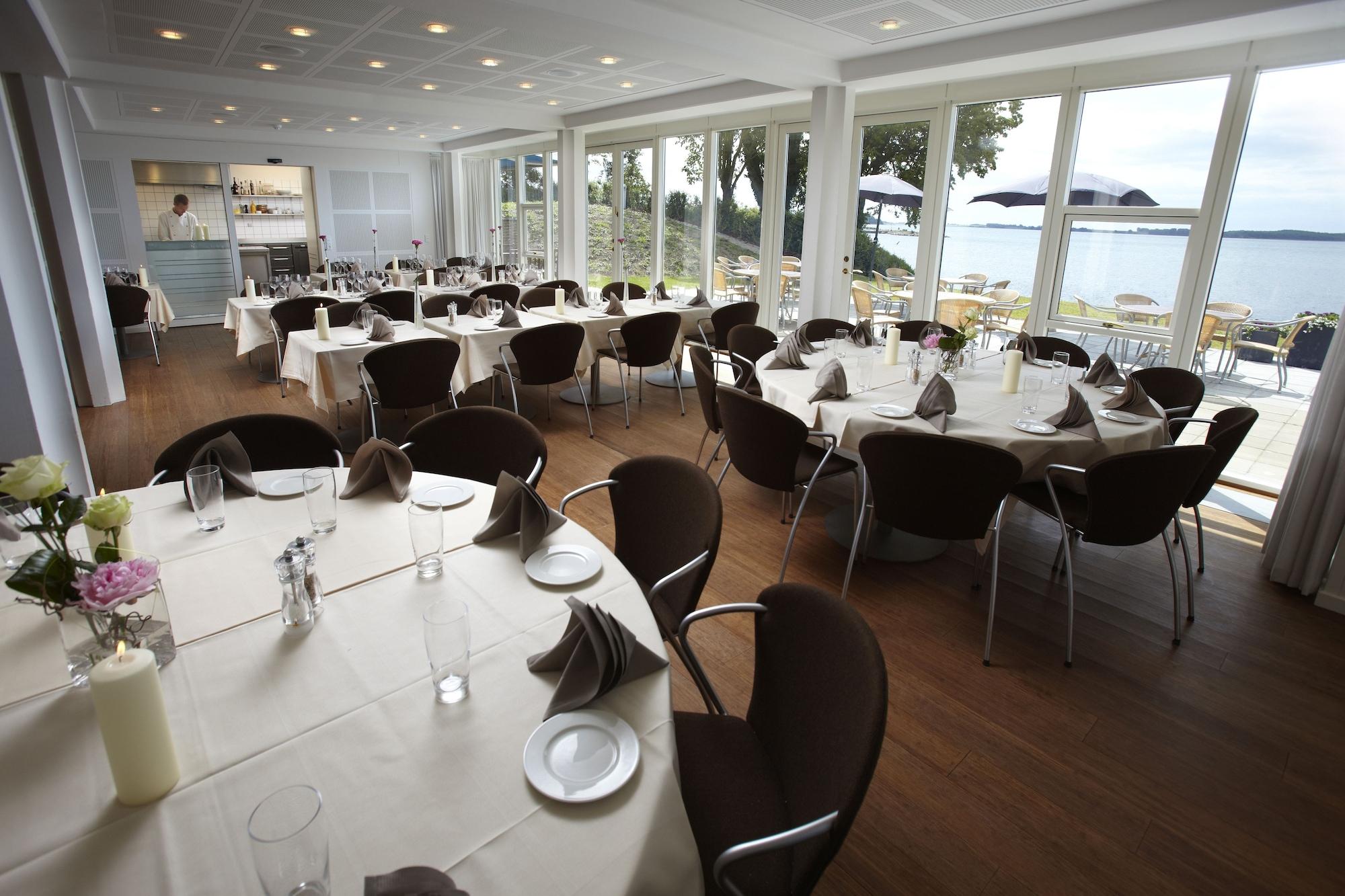 Sixtus Sinatur Hotel Og Konference