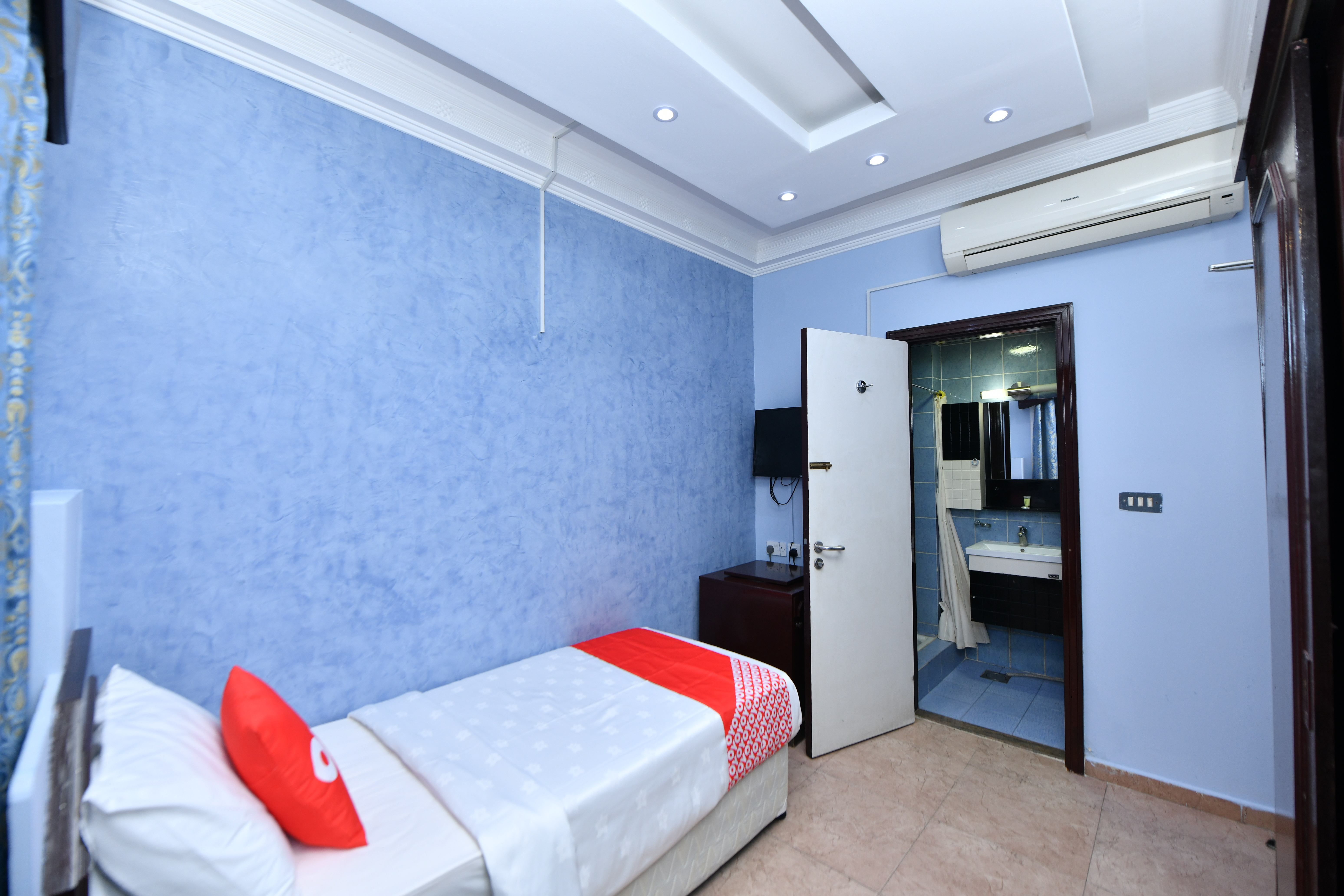 OYO 137 Marina Hotel