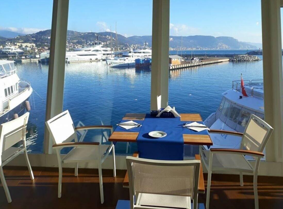 Yacht Club Marina Di Loano