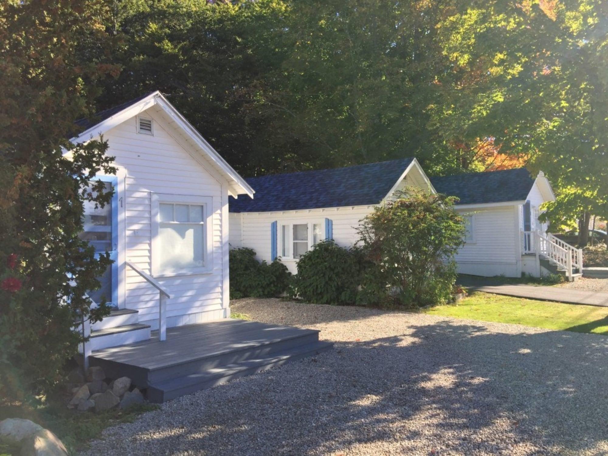 2 River Road Inn & Cottages