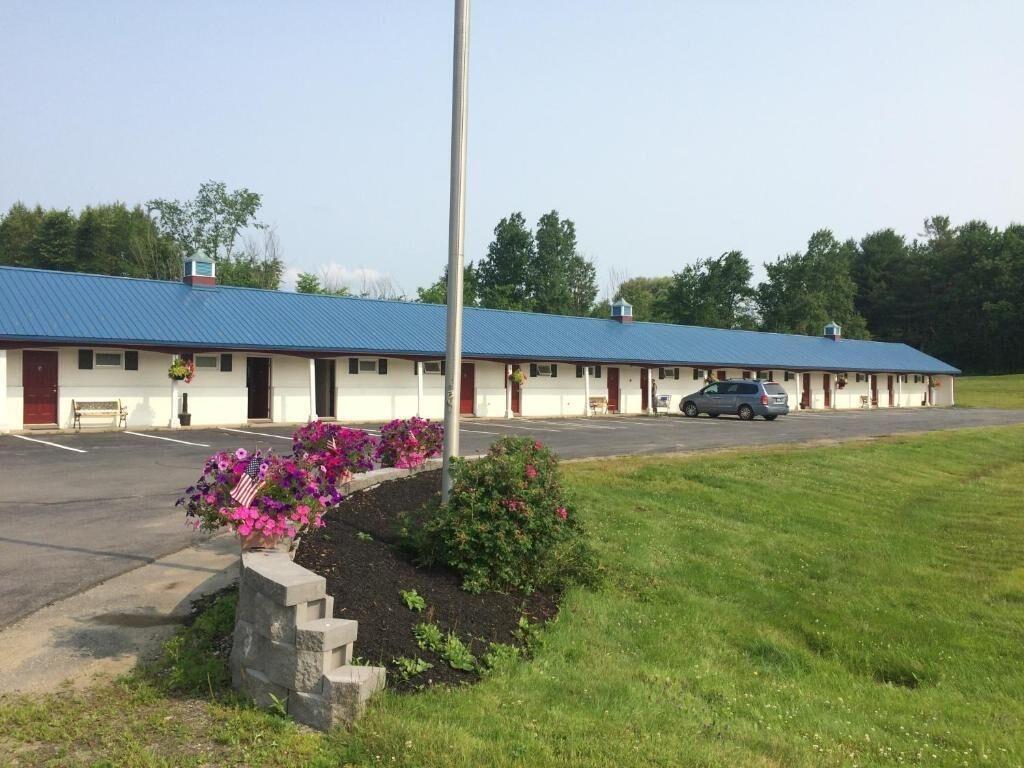 Colonial Valley Motel image